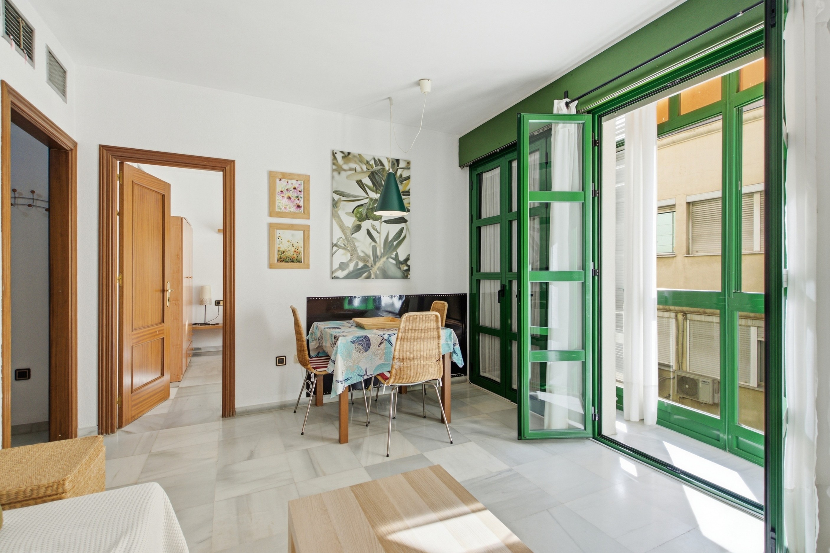 1 Bedroom Apartment in Málaga - Photo 2