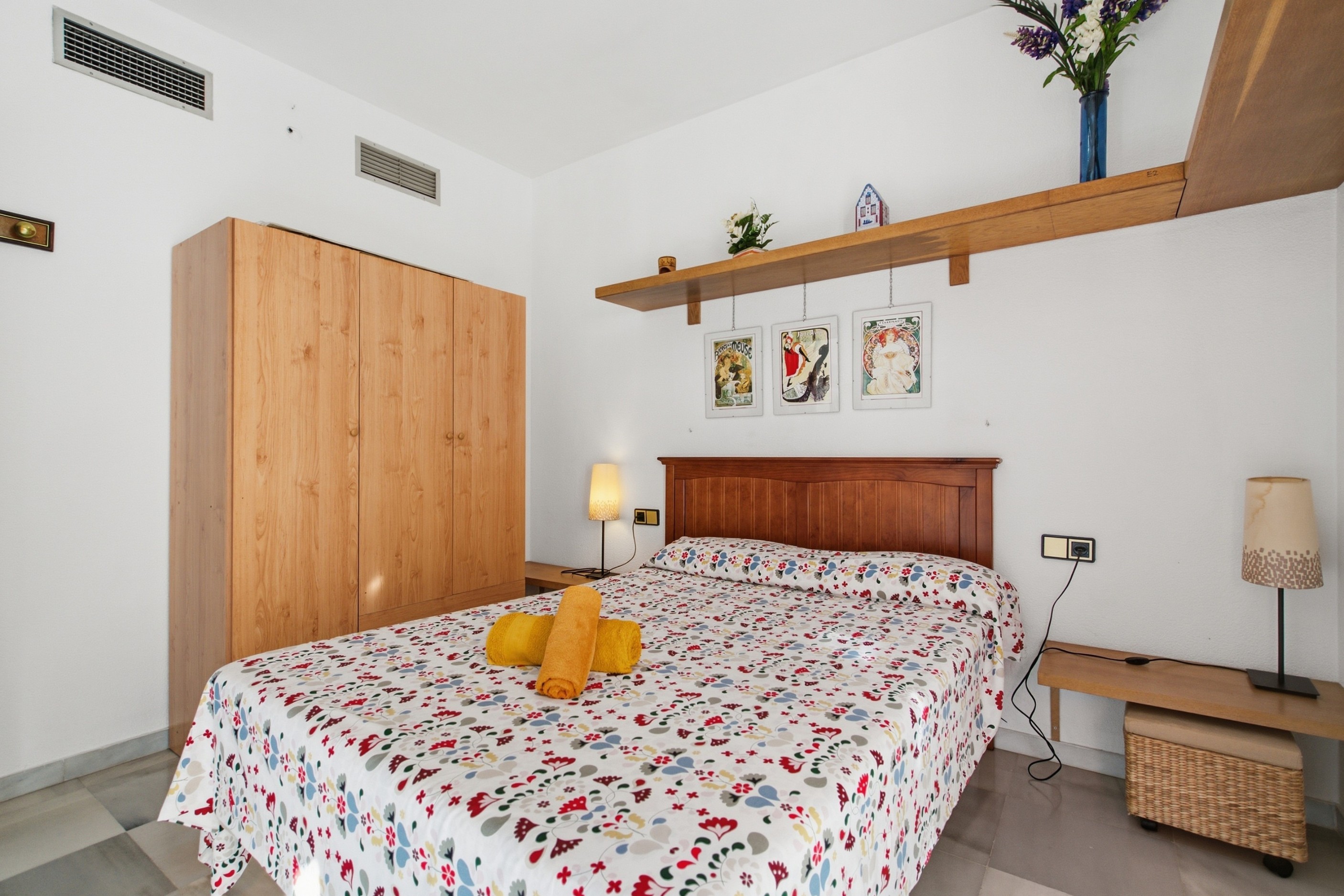 1 Bedroom Apartment in Málaga - Photo 6
