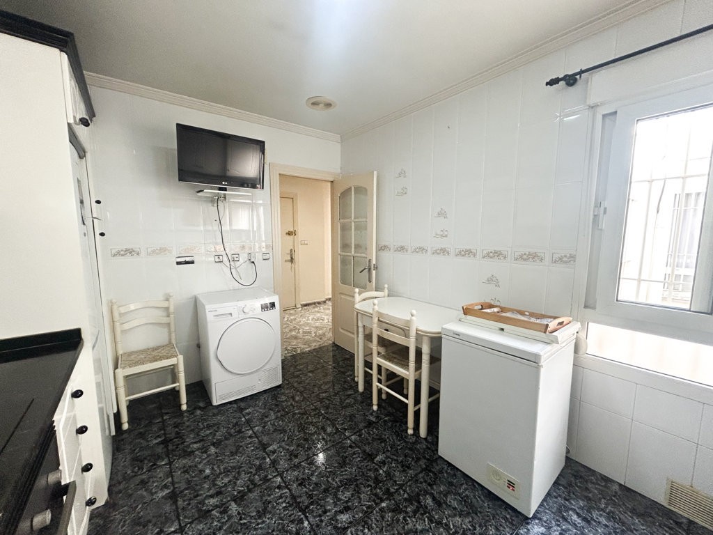 Piso de 3 dormitorios en Alicante – Foto 3