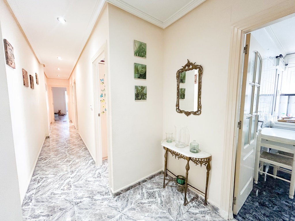 Piso de 3 dormitorios en Alicante – Foto 4