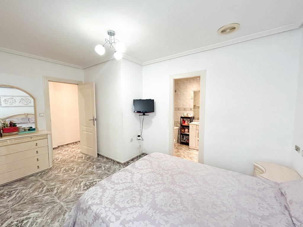 Piso de 3 dormitorios en Alicante – Foto 7