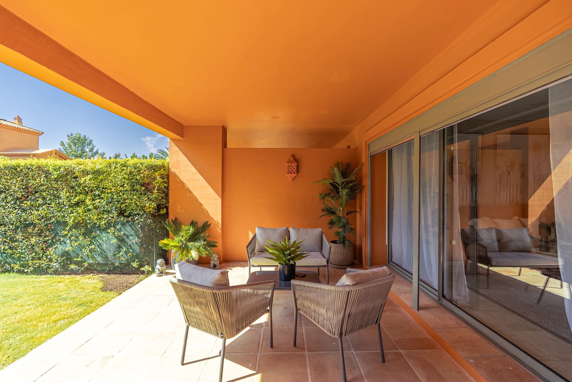 3 Bedroom Apartment in Estepona - Photo 2