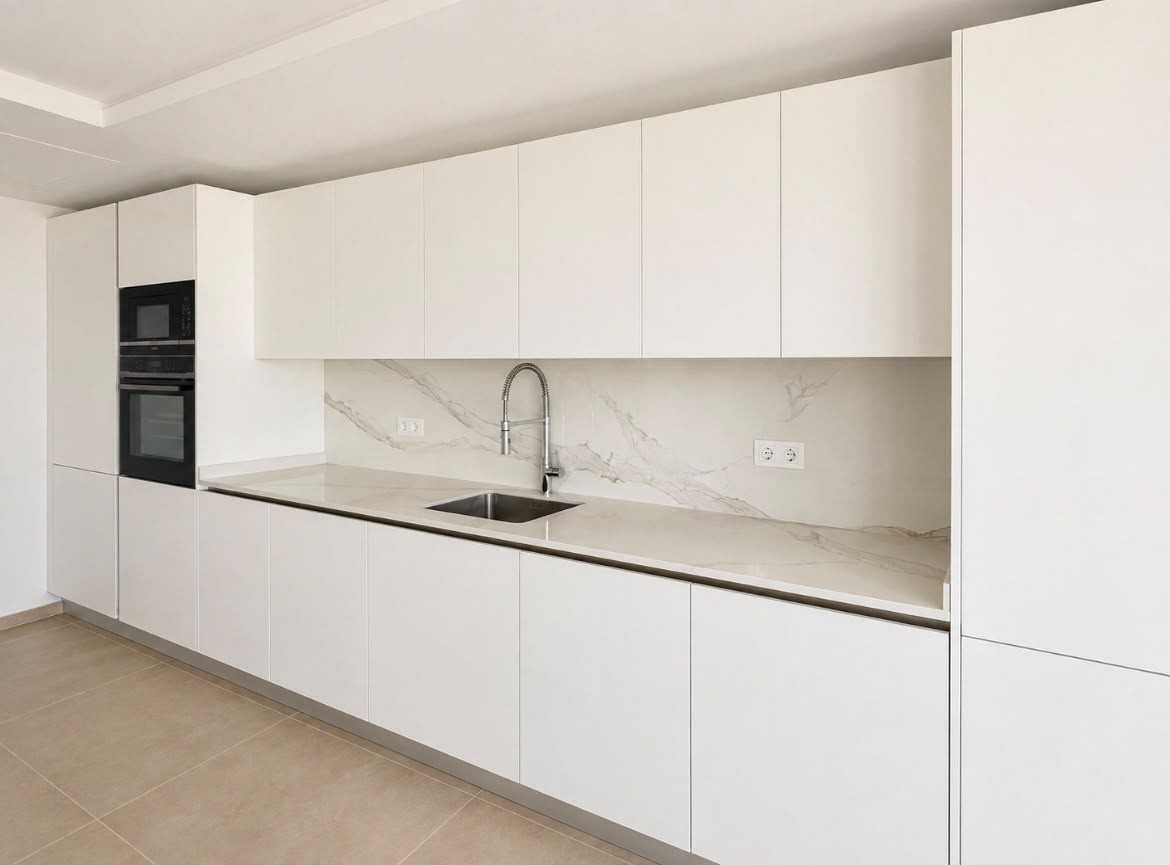 3 Bedroom Penthouse in Estepona - Photo 3