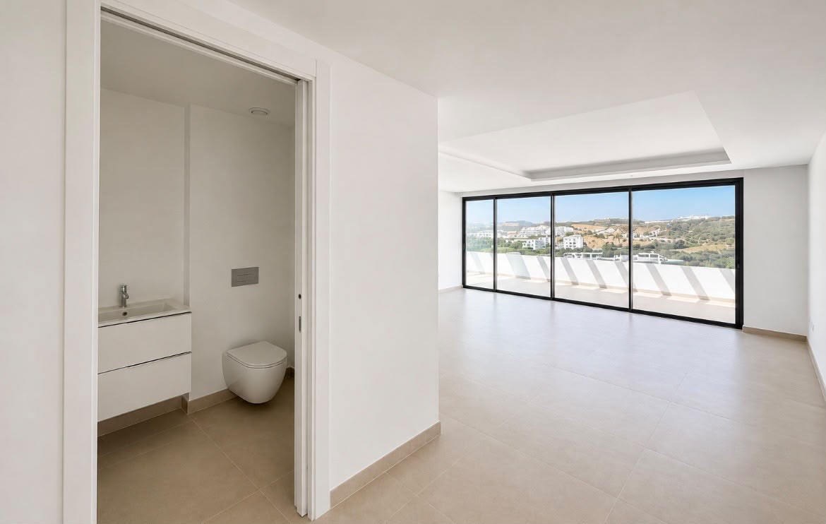 3 Bedroom Penthouse in Estepona - Photo 9