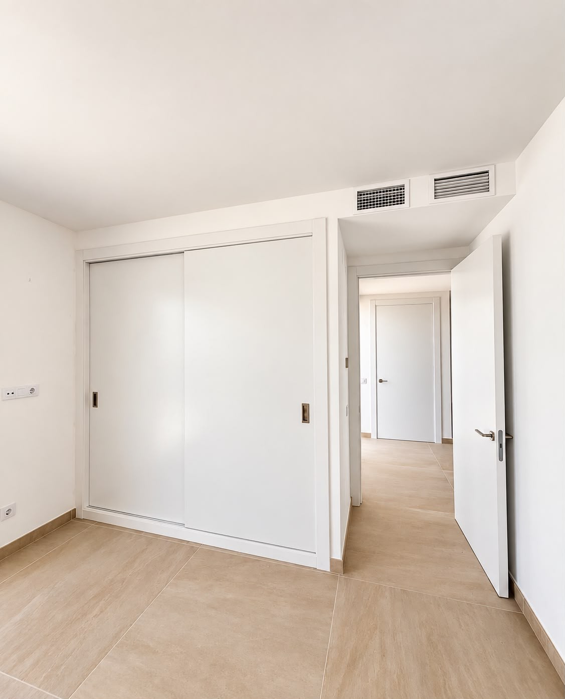 3 Bedroom Penthouse in Estepona - Photo 10