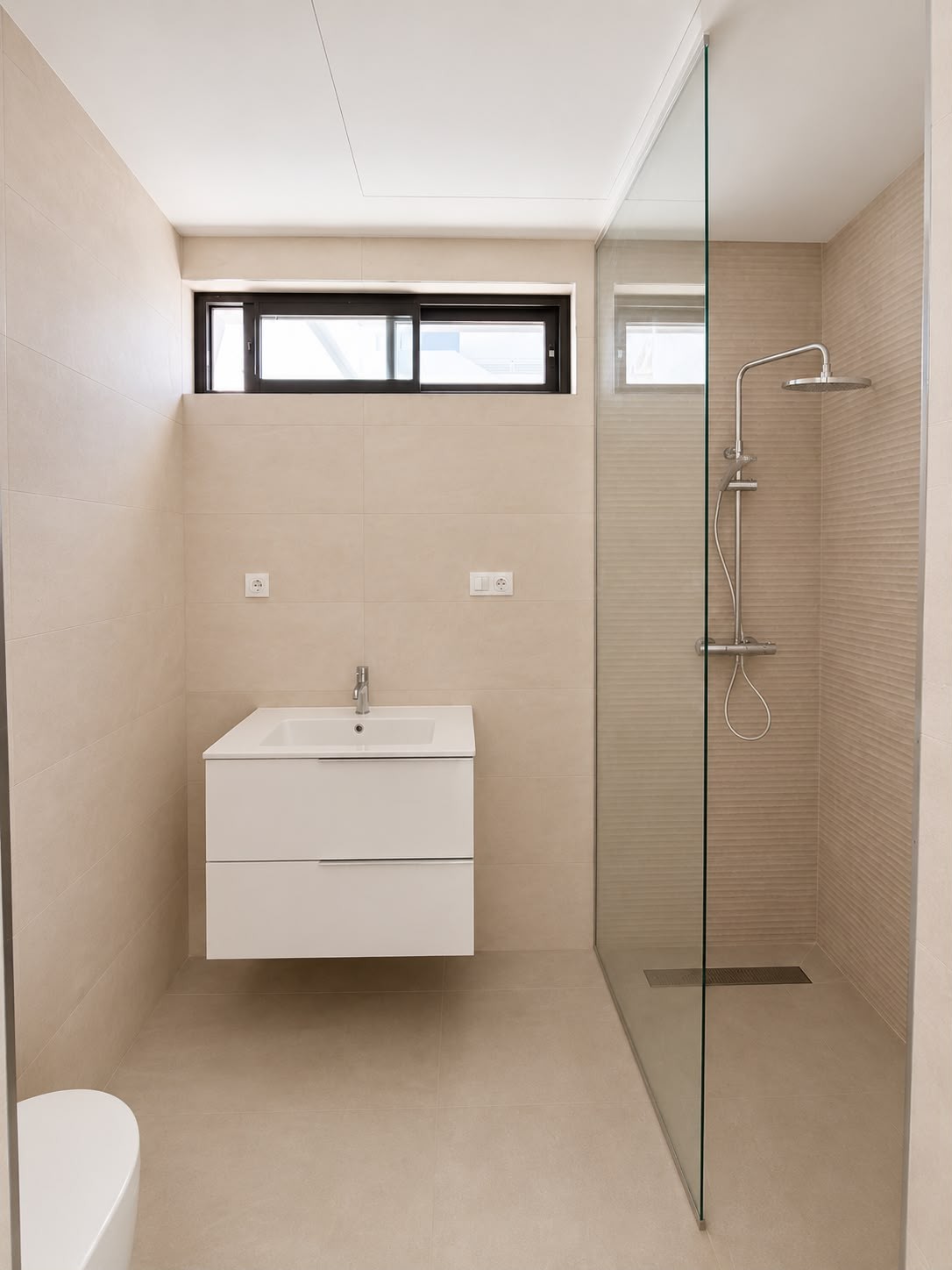 3 Bedroom Penthouse in Estepona - Photo 8