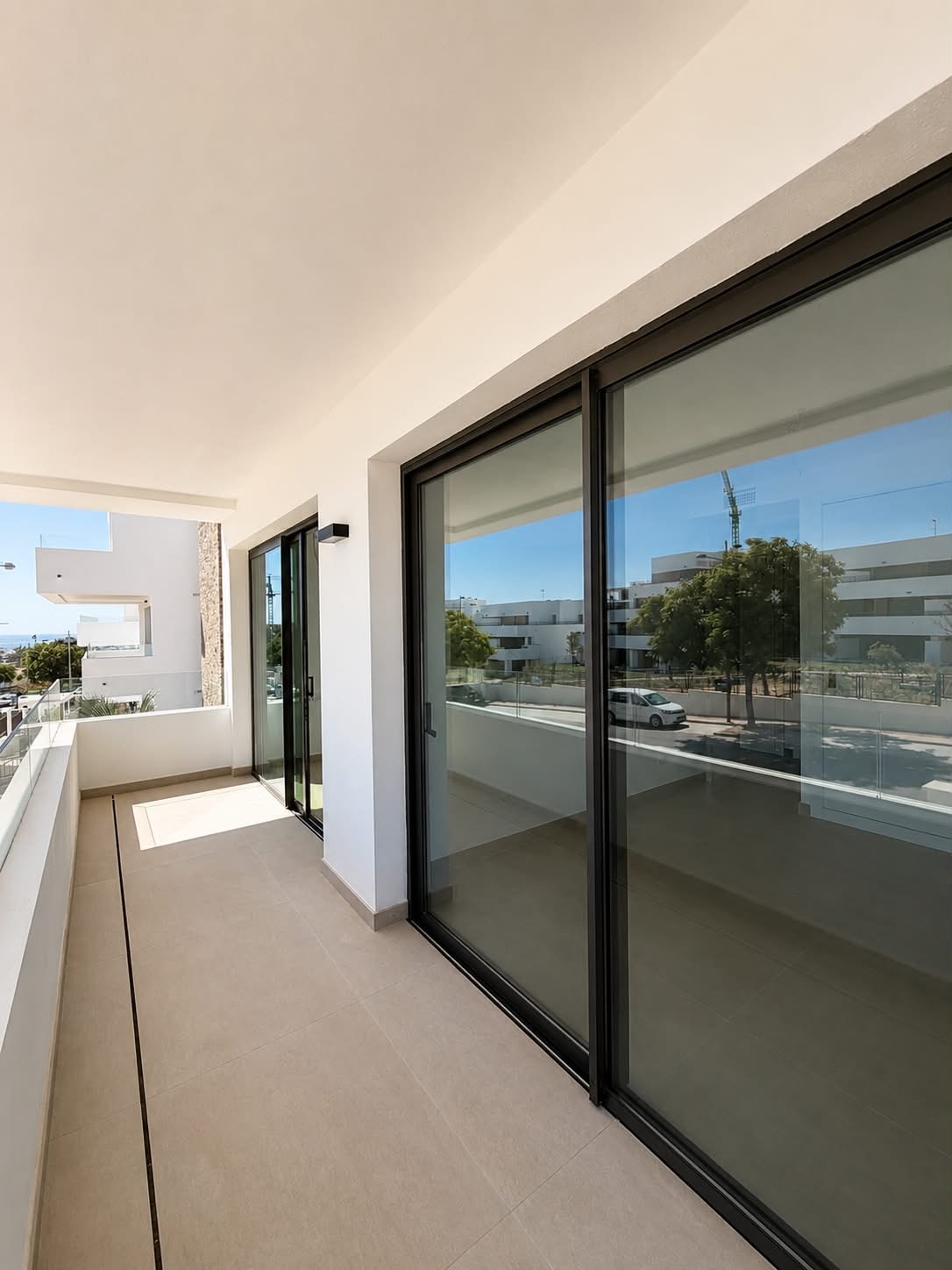 3 Bedroom Apartment in Estepona - Photo 6