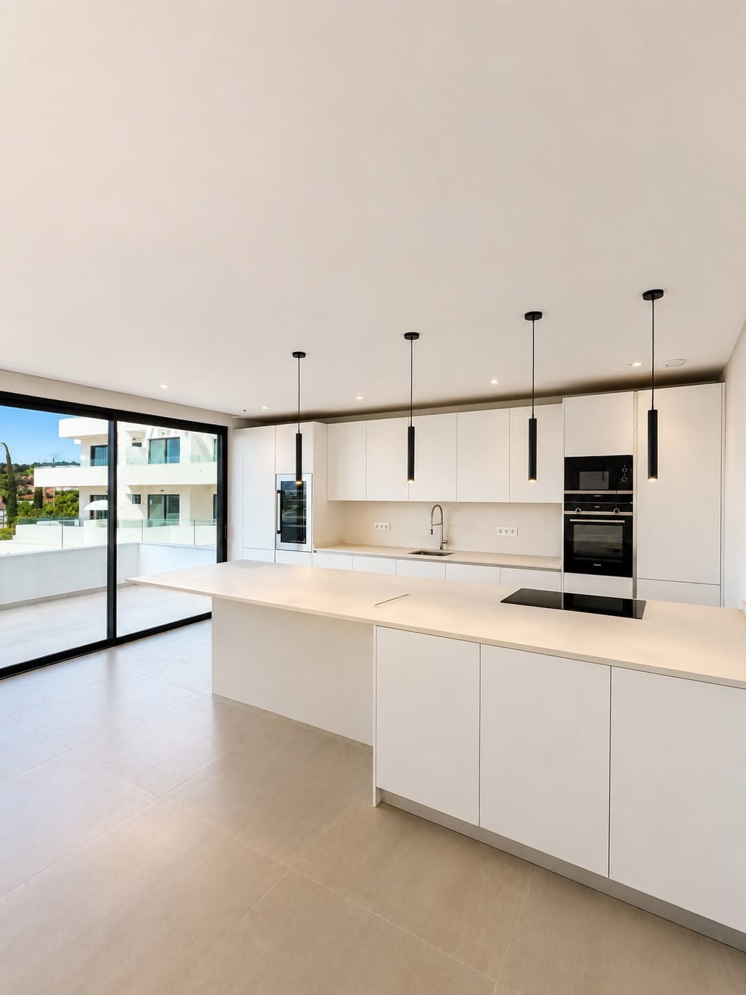 3 Bedroom Apartment in Estepona - Photo 7
