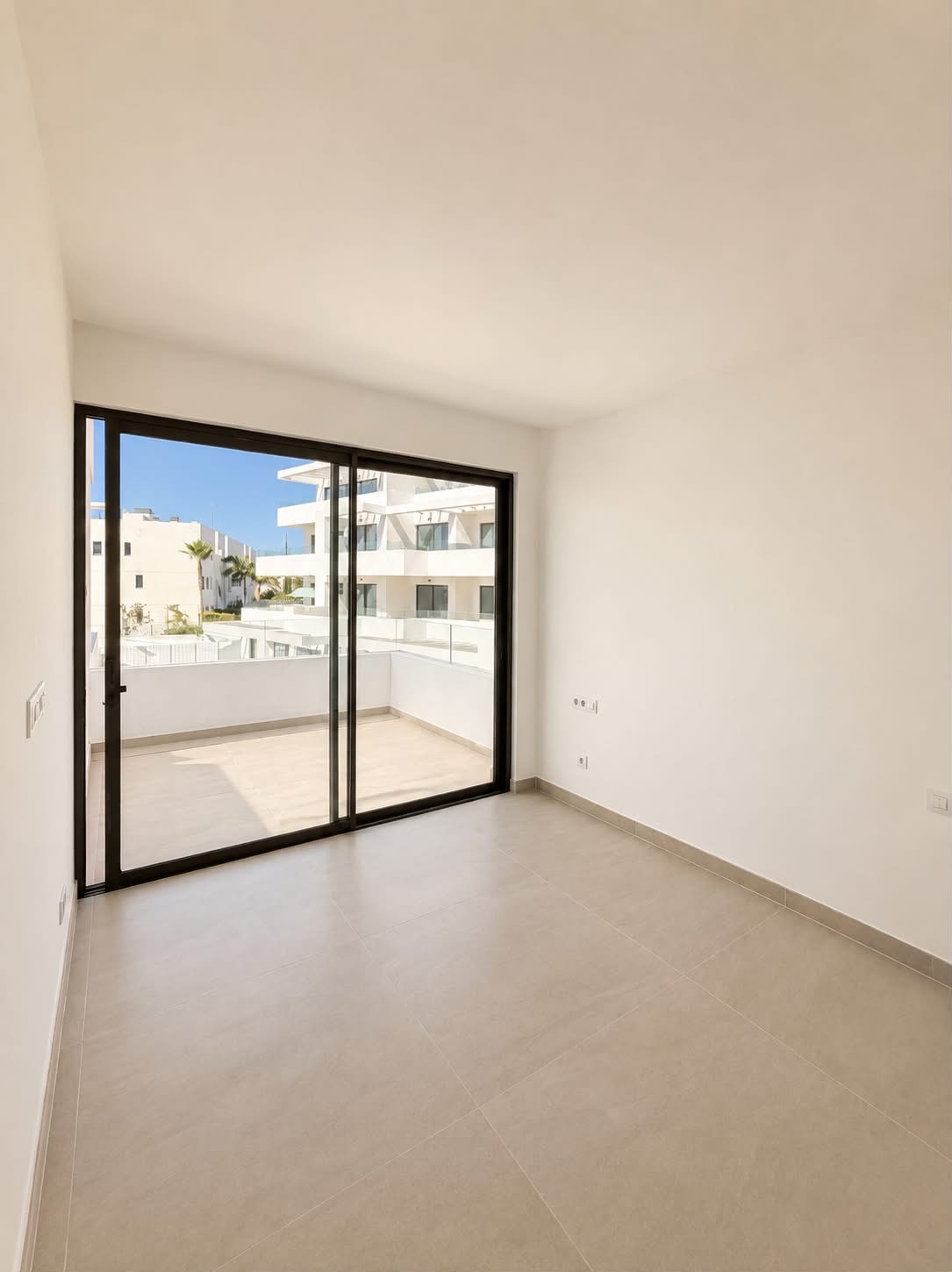 3 Bedroom Apartment in Estepona - Photo 12