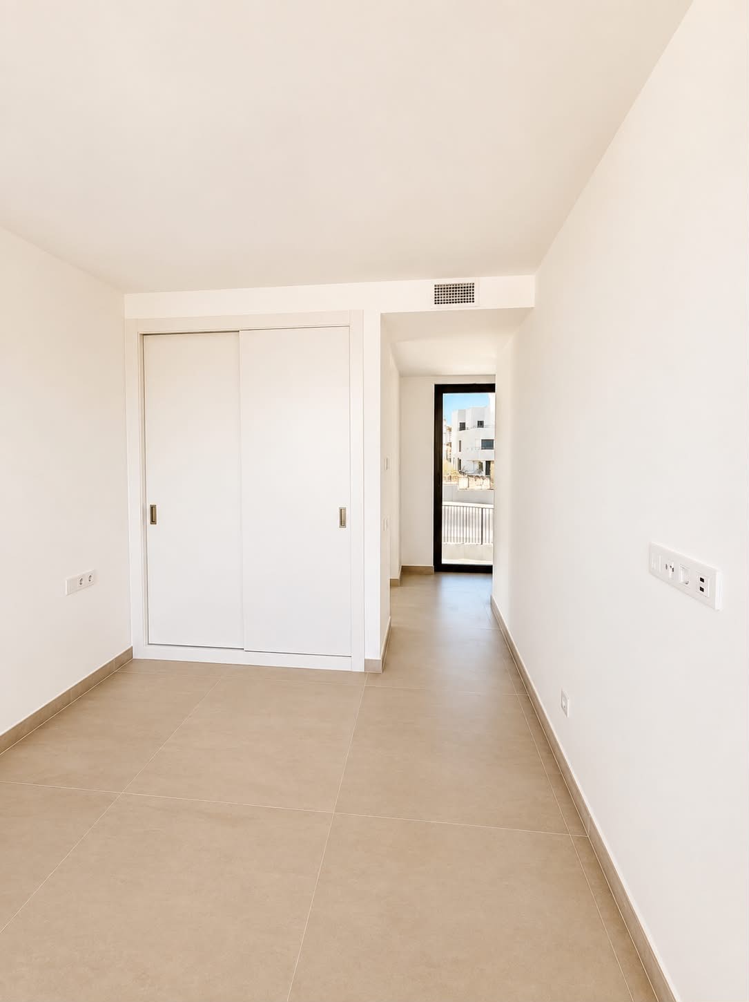 3 Bedroom Apartment in Estepona - Photo 13