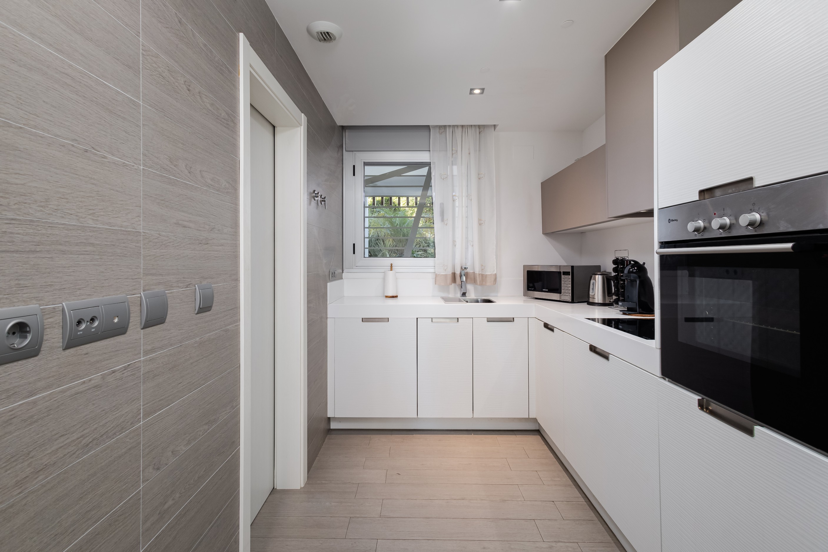 2 Bedroom Apartment in Marbella - Photo 8