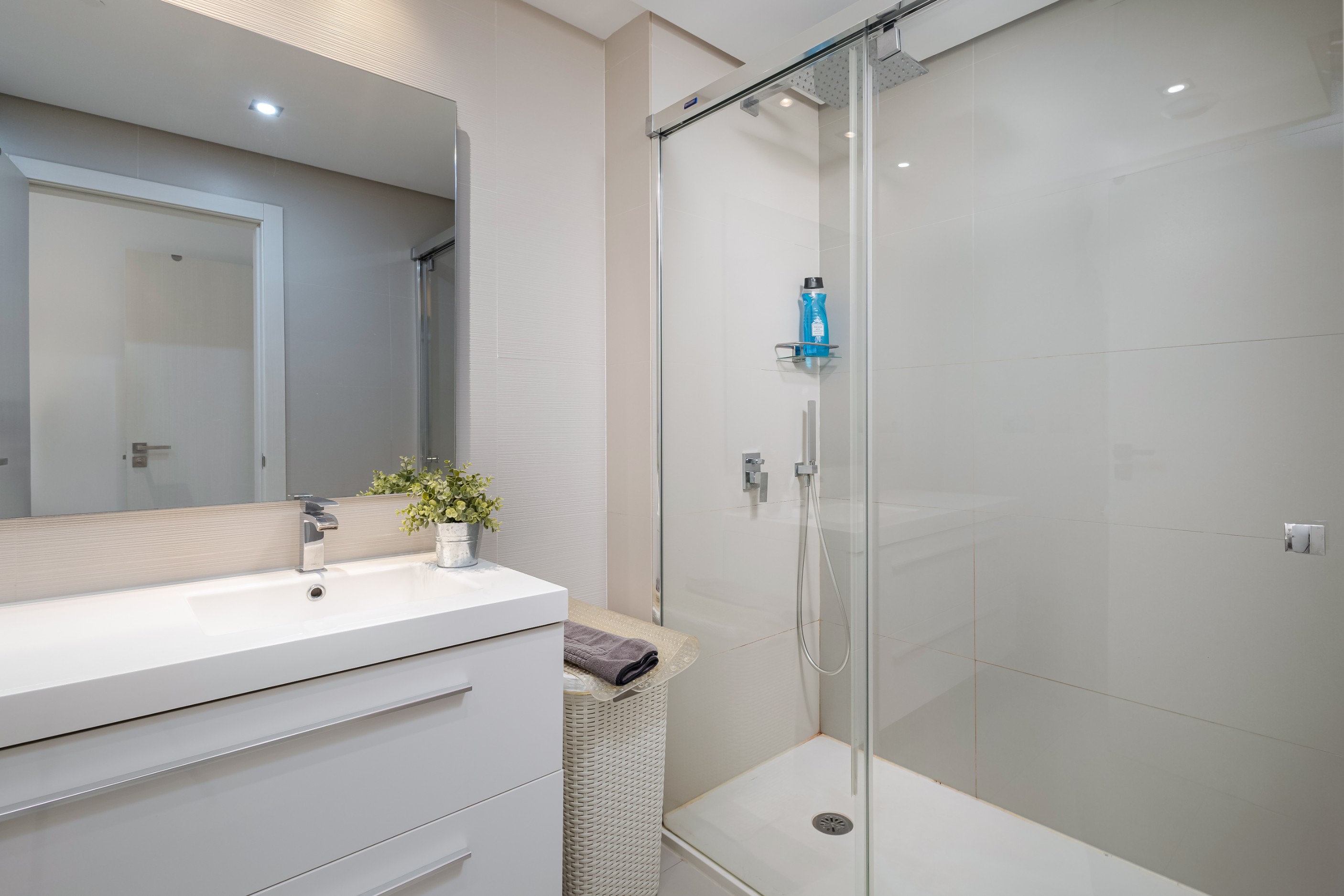 2 Bedroom Apartment in Marbella - Photo 16