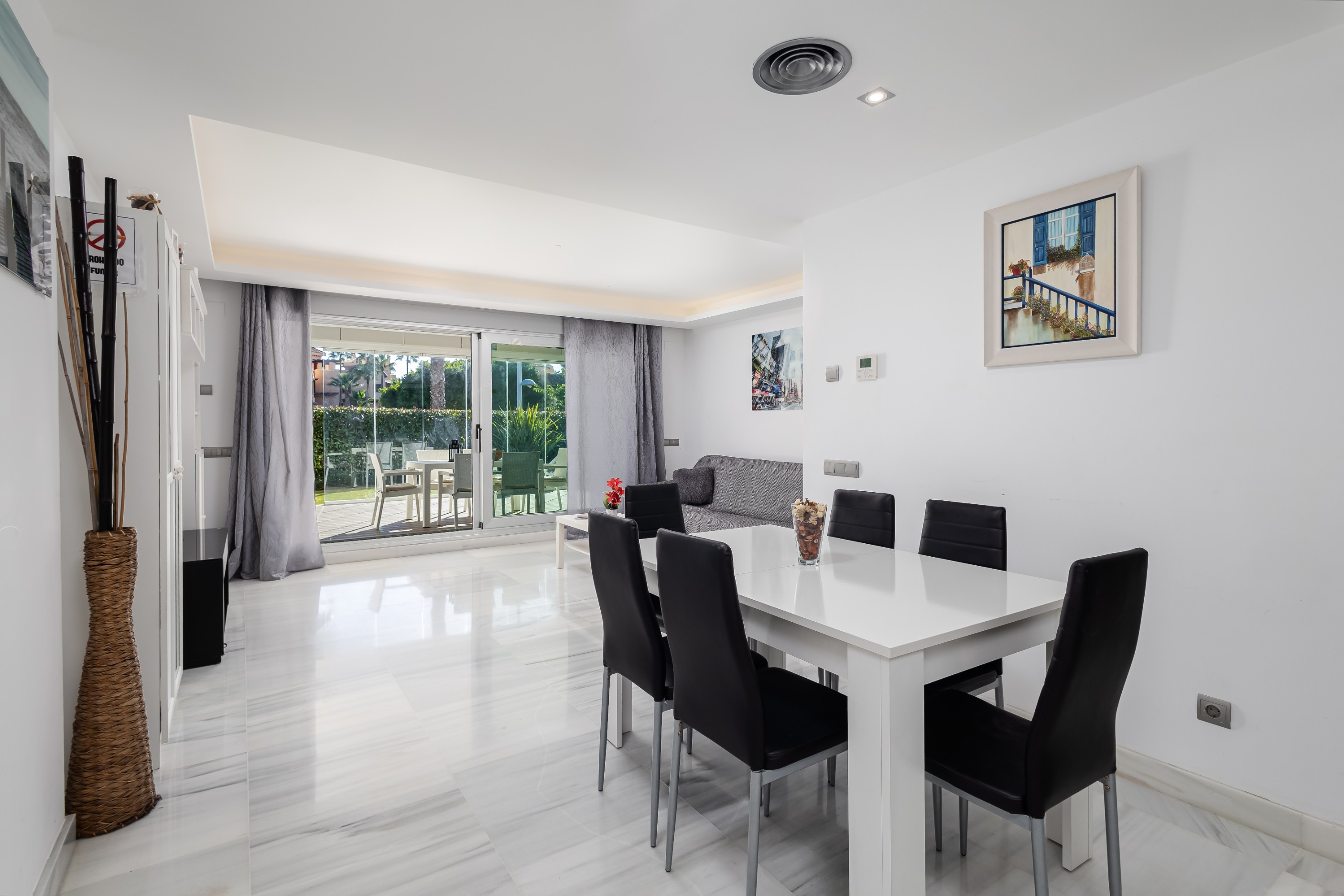 2 Bedroom Apartment in Marbella - Photo 3