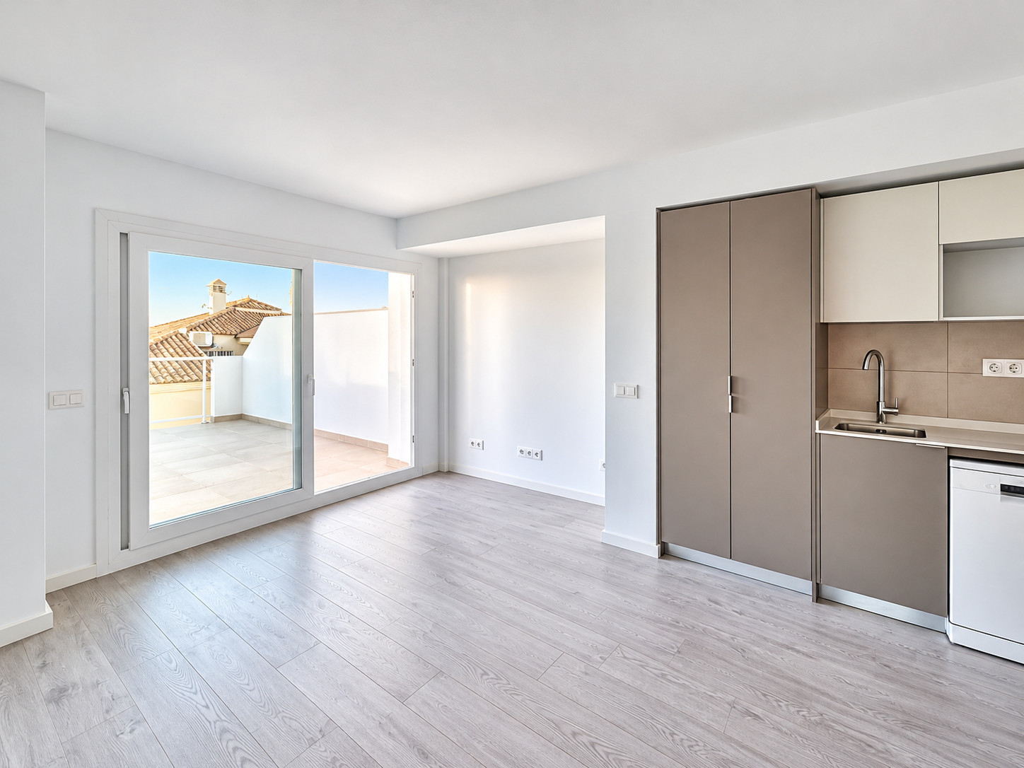 3 Bedroom Apartment in Fuengirola - Photo 3
