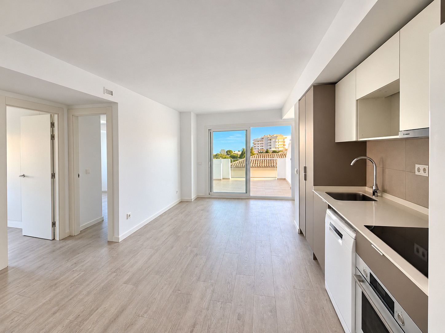 3 Bedroom Apartment in Fuengirola - Photo 2