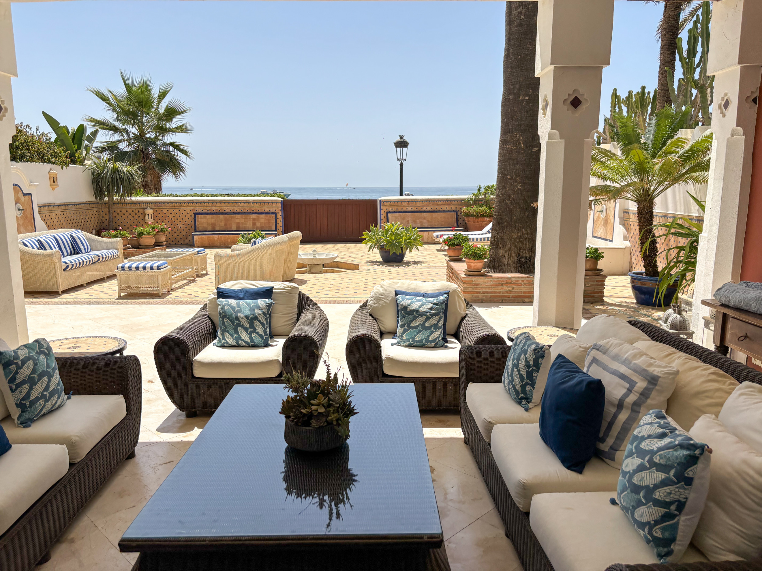 6 Bedroom Villa in Marbella - Photo 2