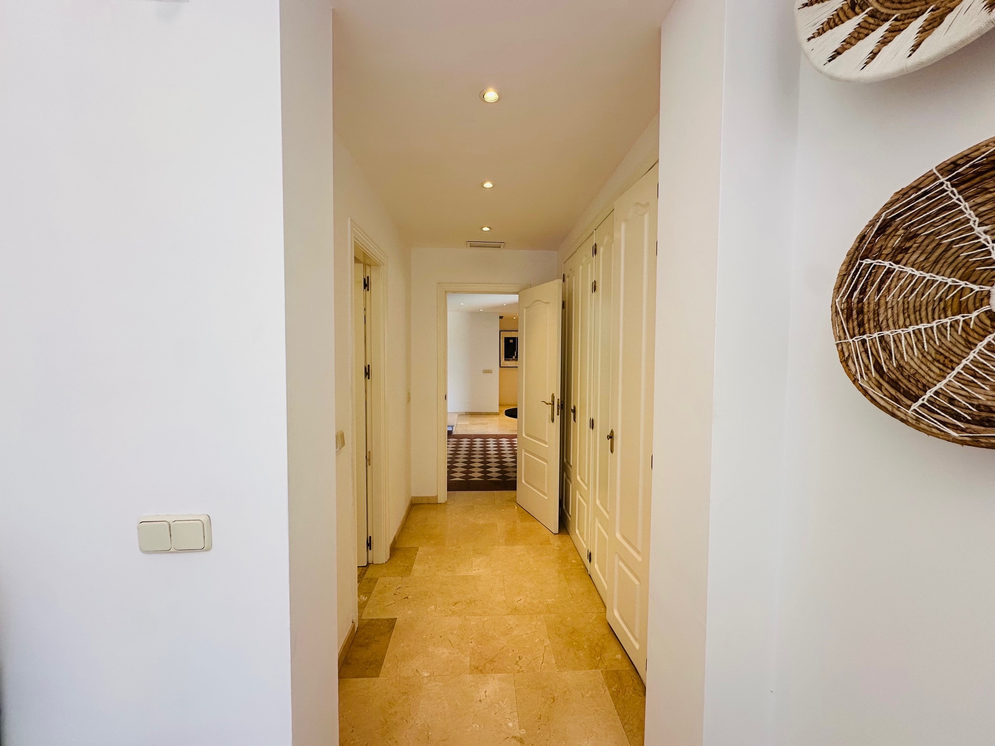 4 Bedroom Villa in Estepona - Photo 25