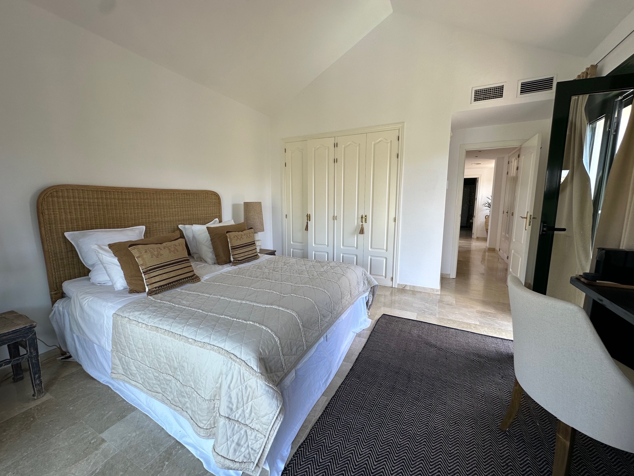 4 Bedroom Villa in Estepona - Photo 10