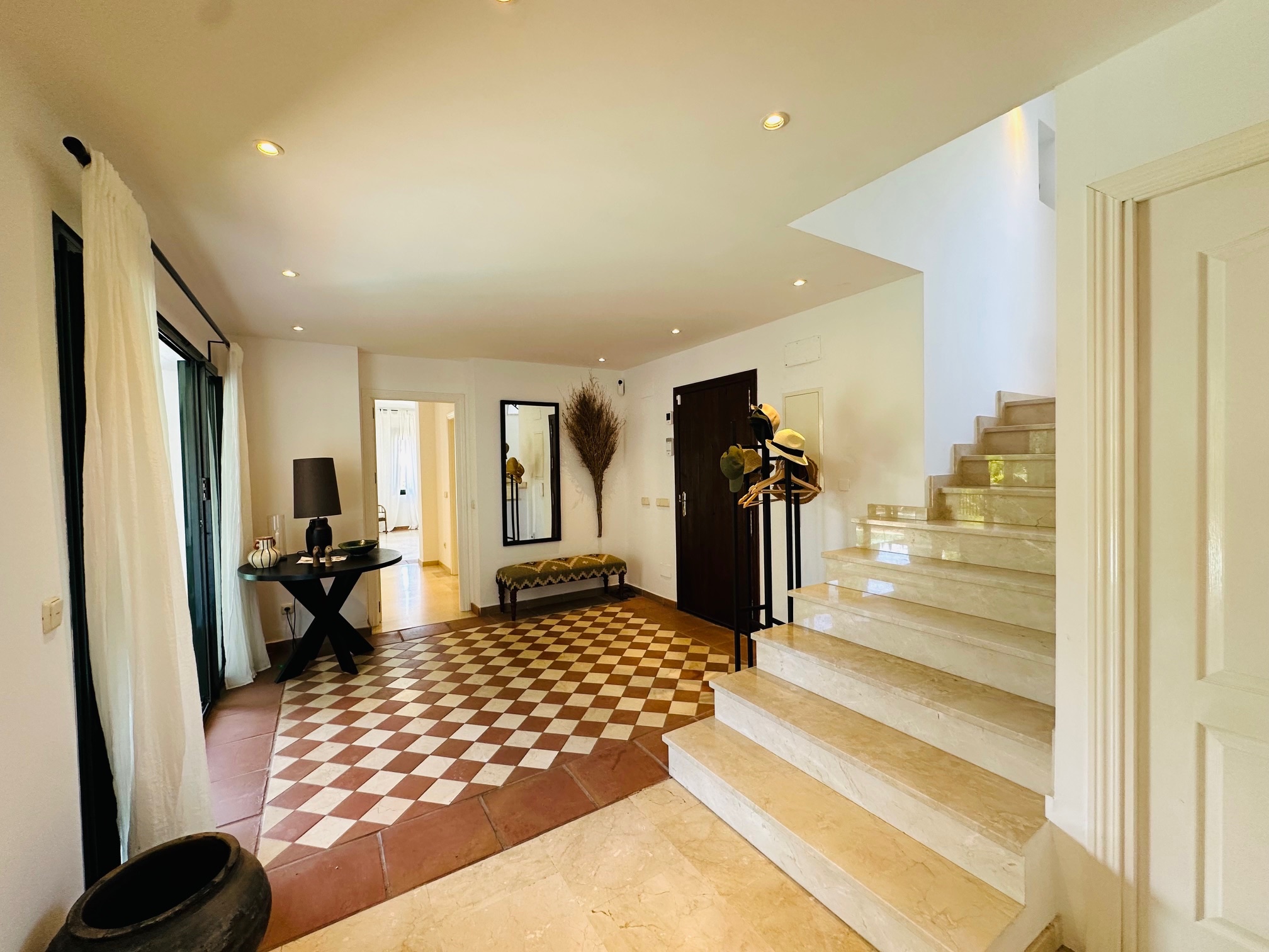 4 Bedroom Villa in Estepona - Photo 18