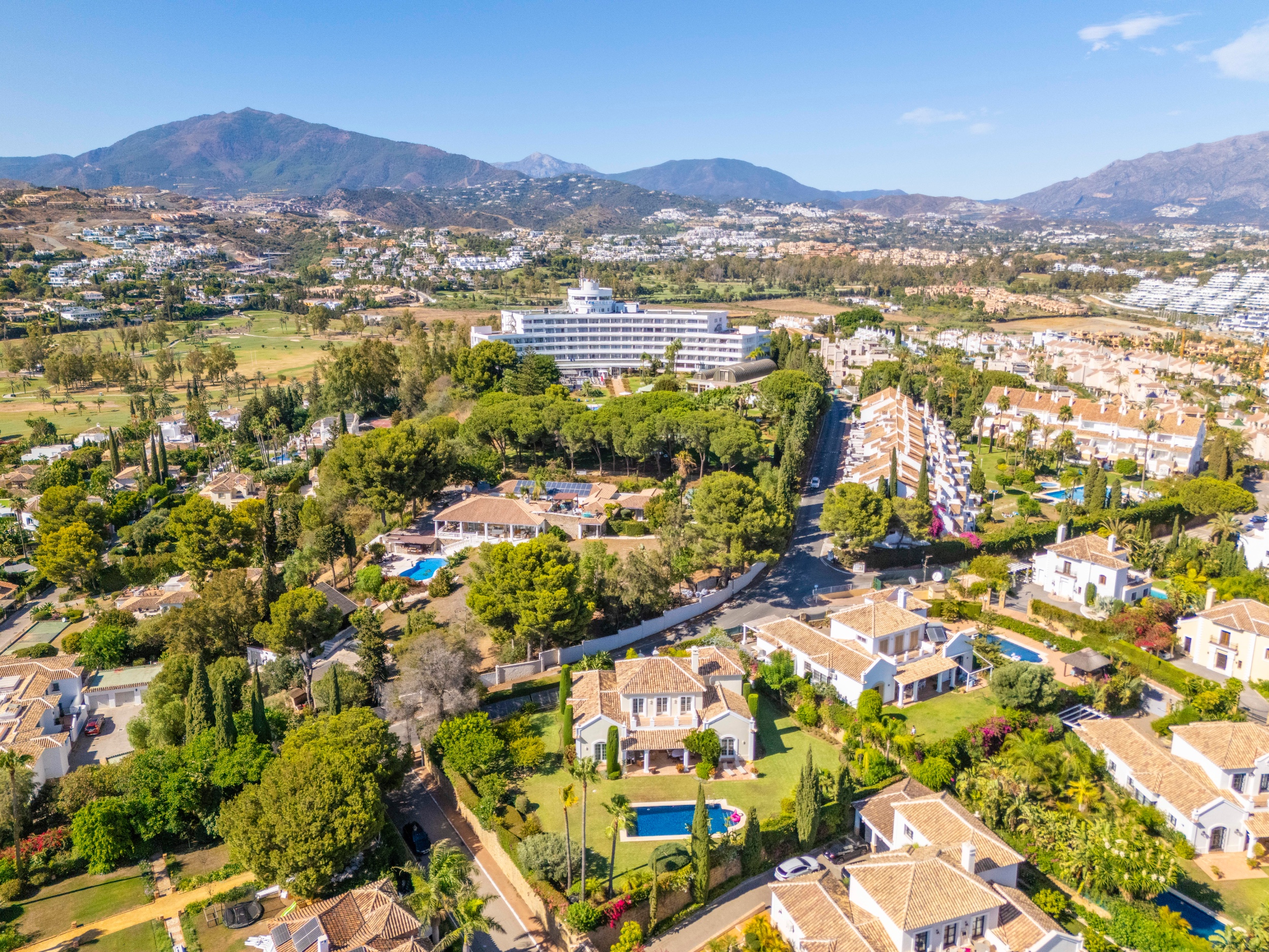 4 Bedroom Villa in Estepona - Photo 5