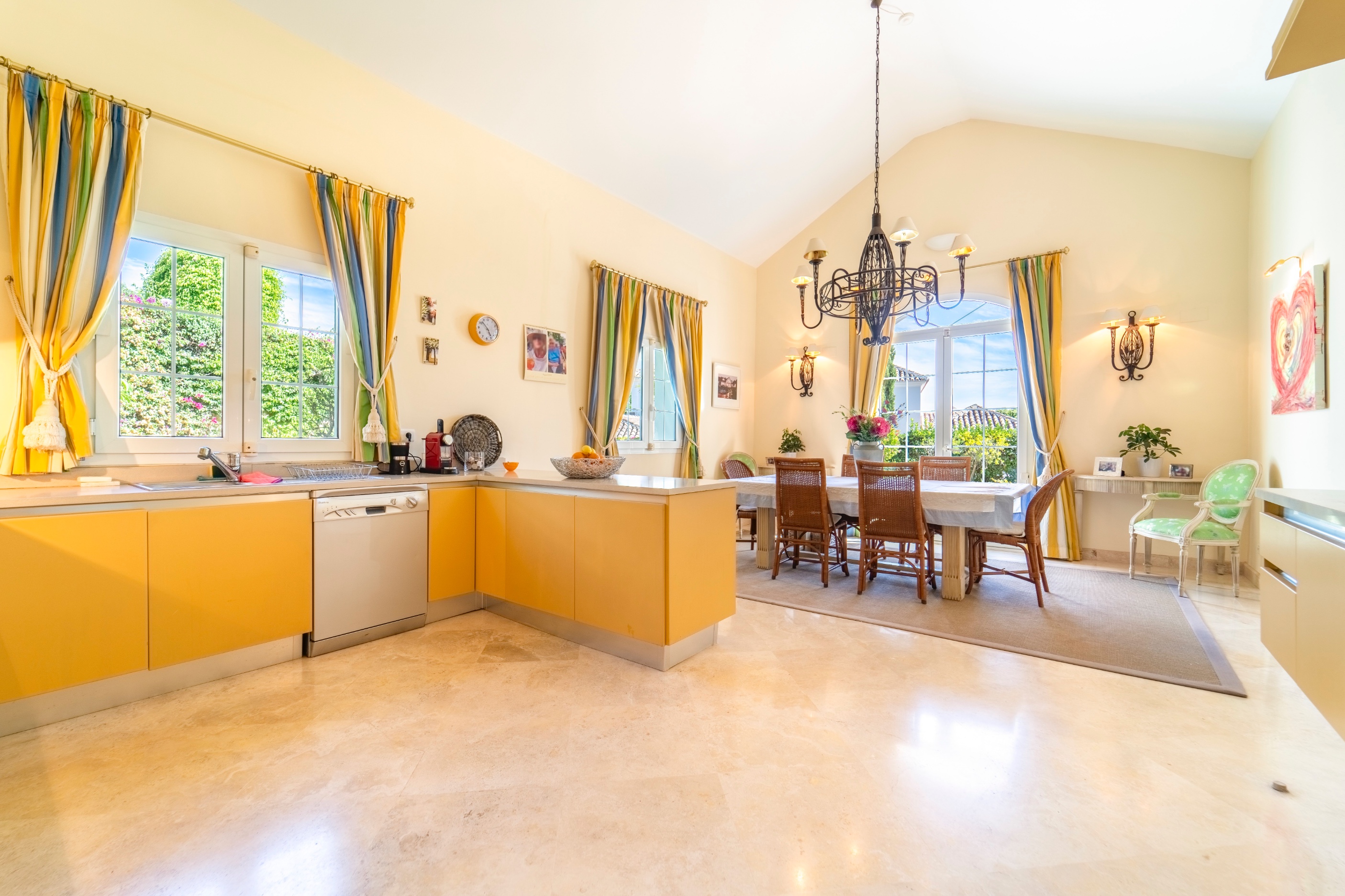 4 Bedroom Villa in Estepona - Photo 14