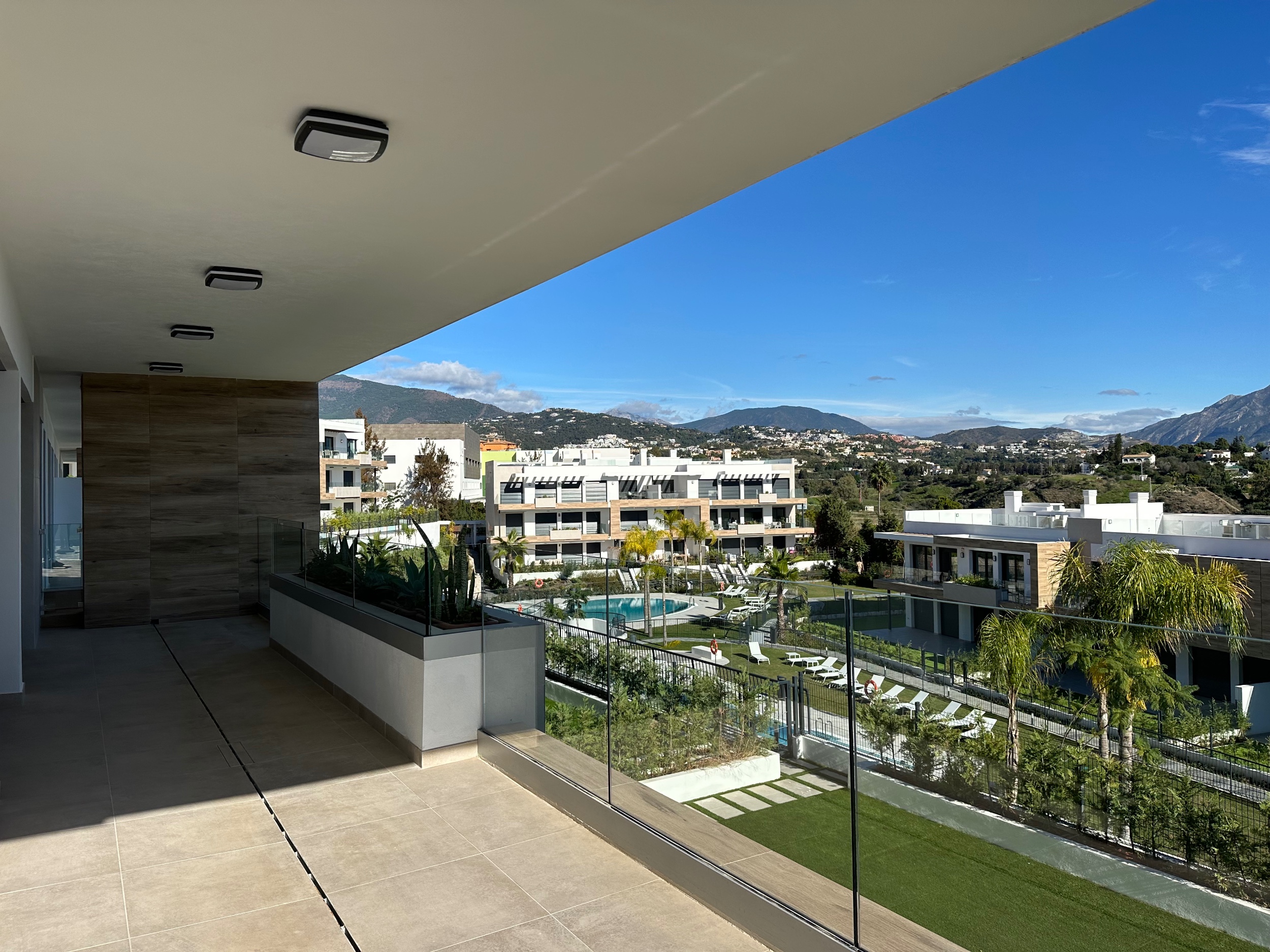 3 Bedroom Apartment in Estepona - Foto 2