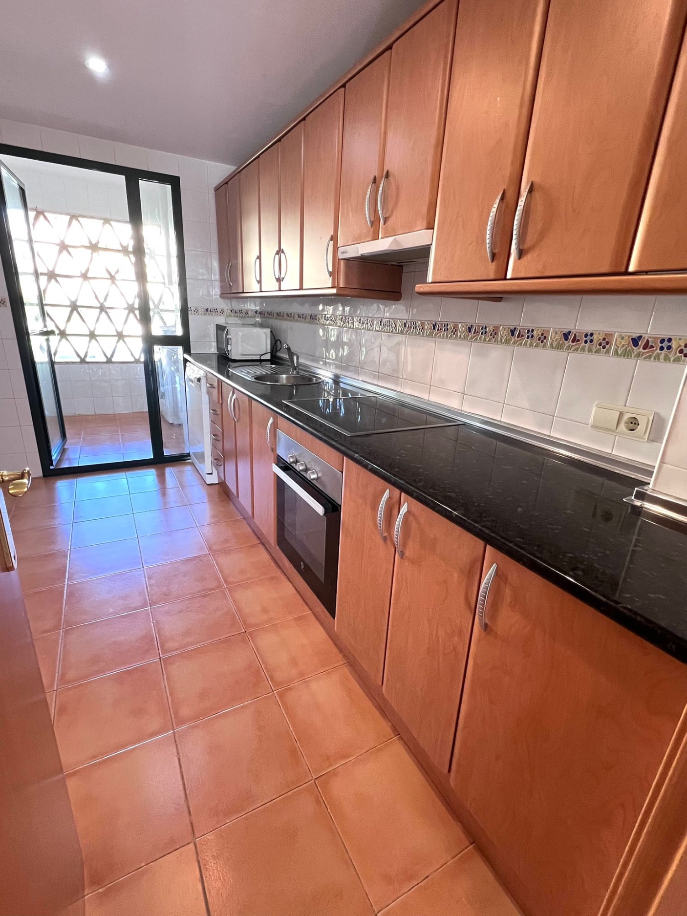 3 Bedroom Apartment in Estepona - Photo 5