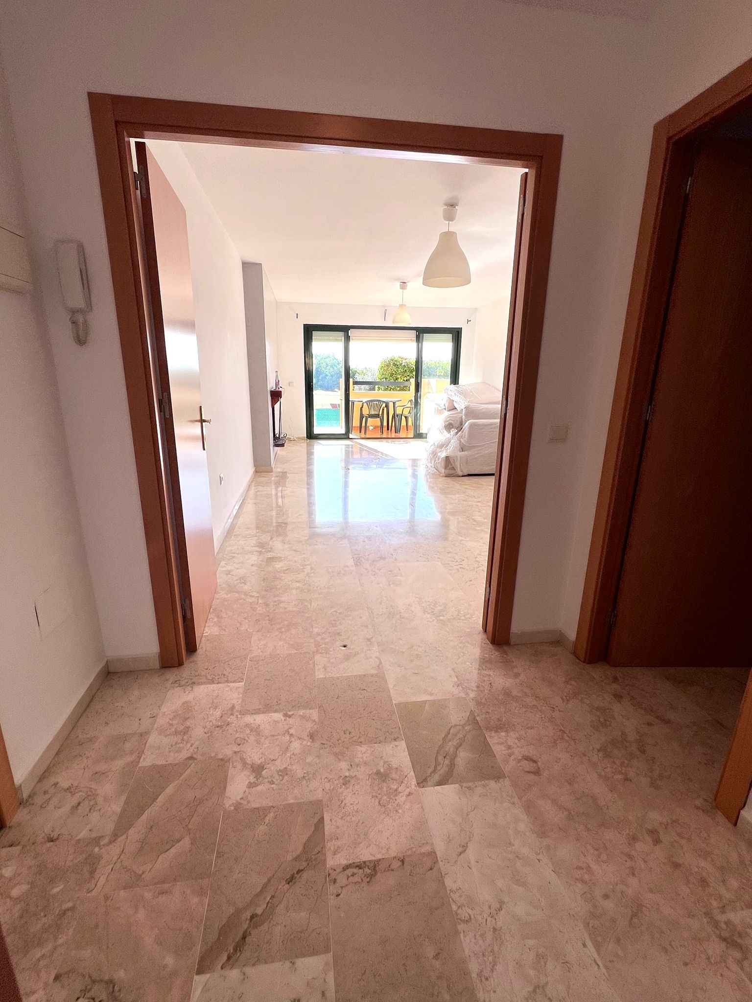 3 Bedroom Apartment in Estepona - Photo 7