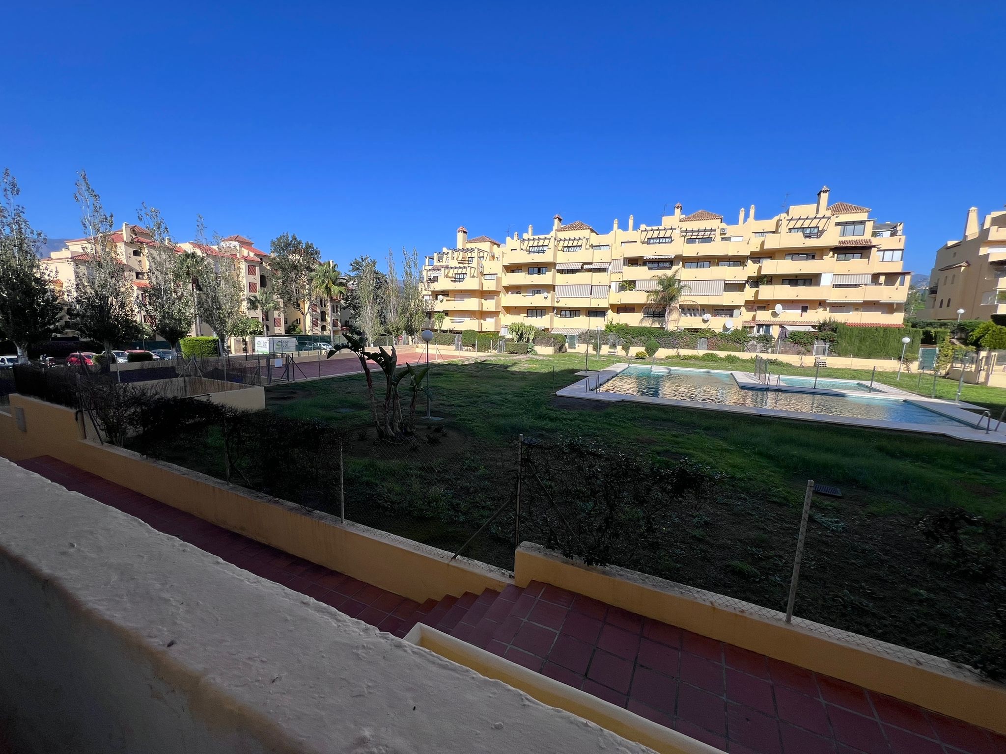 3 Bedroom Apartment in Estepona - Photo 2