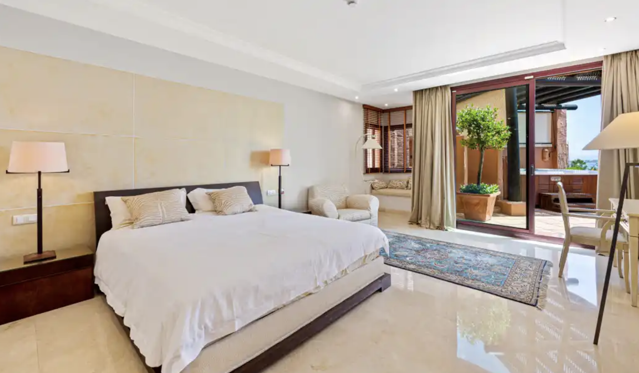 3 Bedroom Penthouse in Estepona - Photo 5
