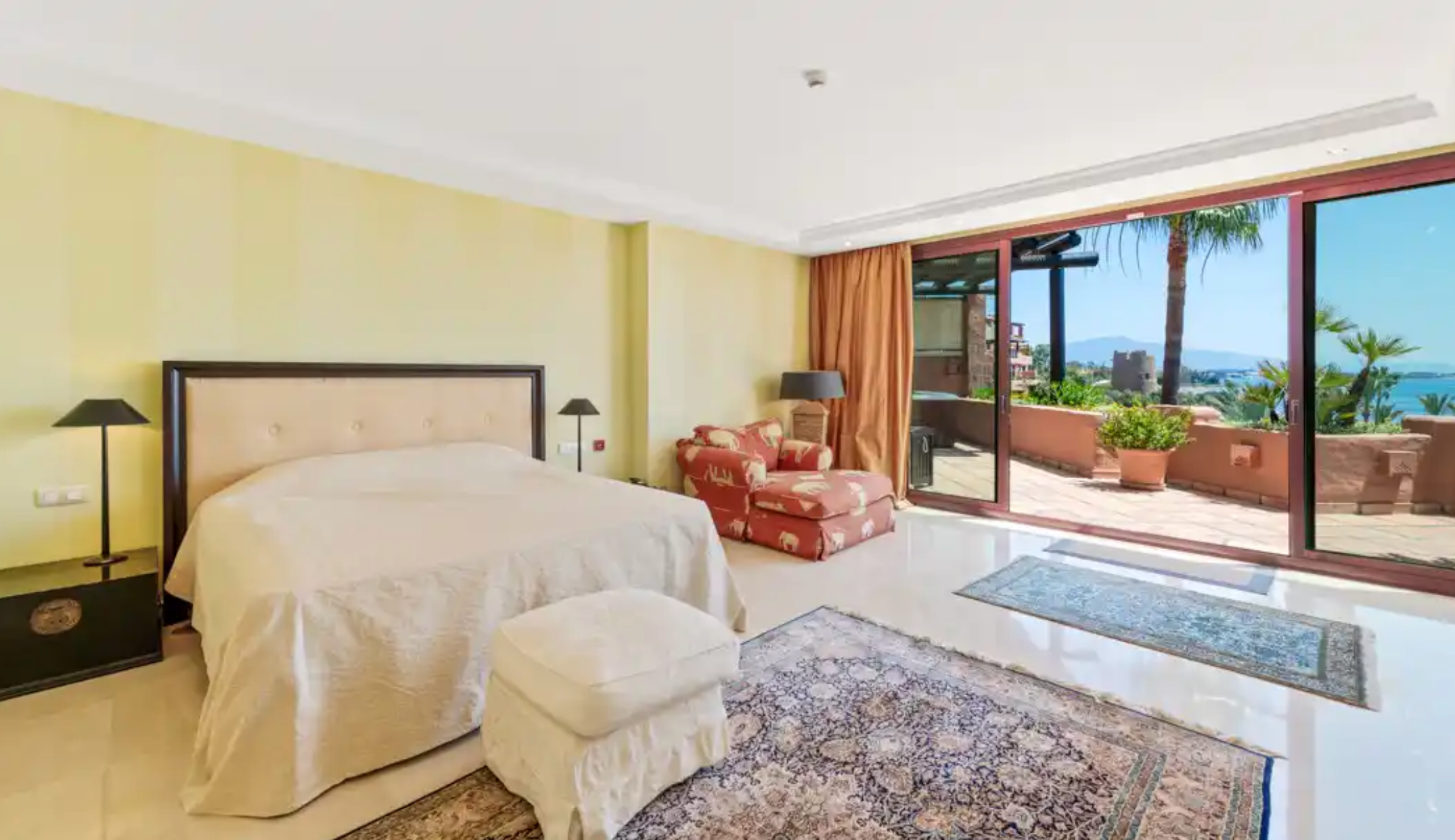 3 Bedroom Penthouse in Estepona - Photo 6