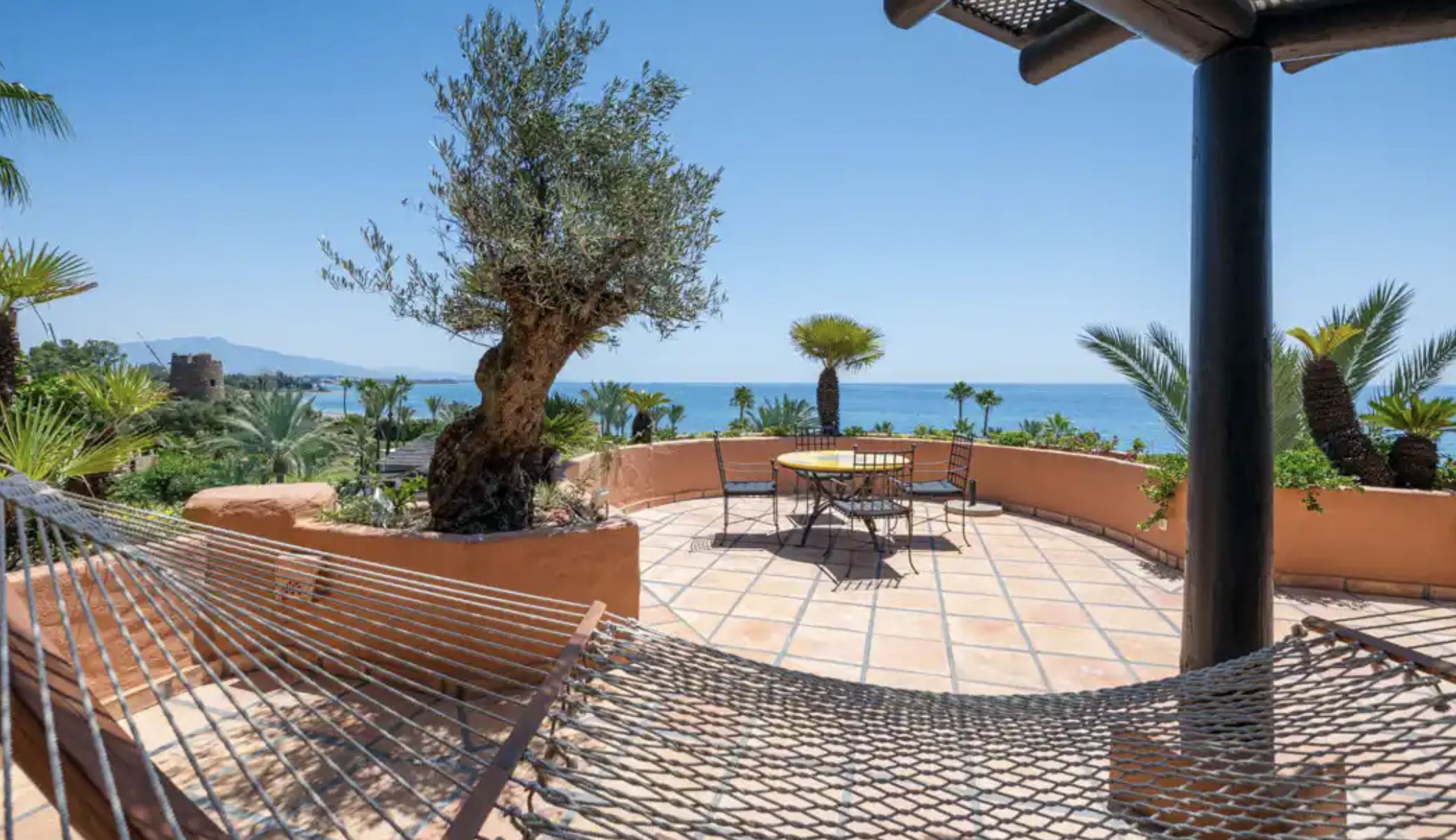 3 Bedroom Penthouse in Estepona - Photo 23