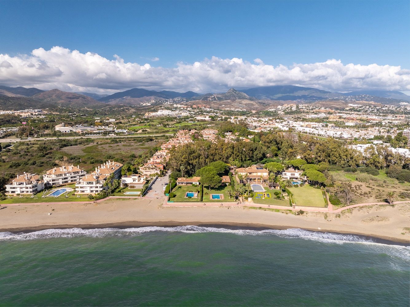 5 Bedroom Villa in Estepona - Photo 7