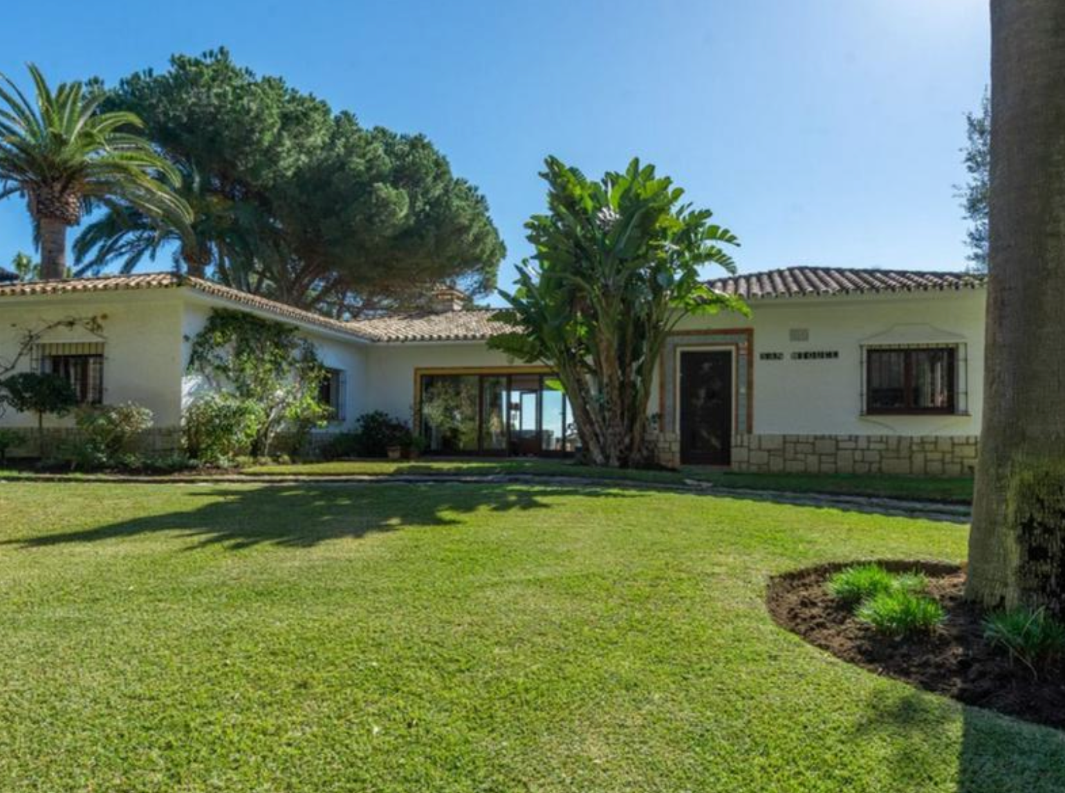 5 Bedroom Villa in Estepona - Photo 4