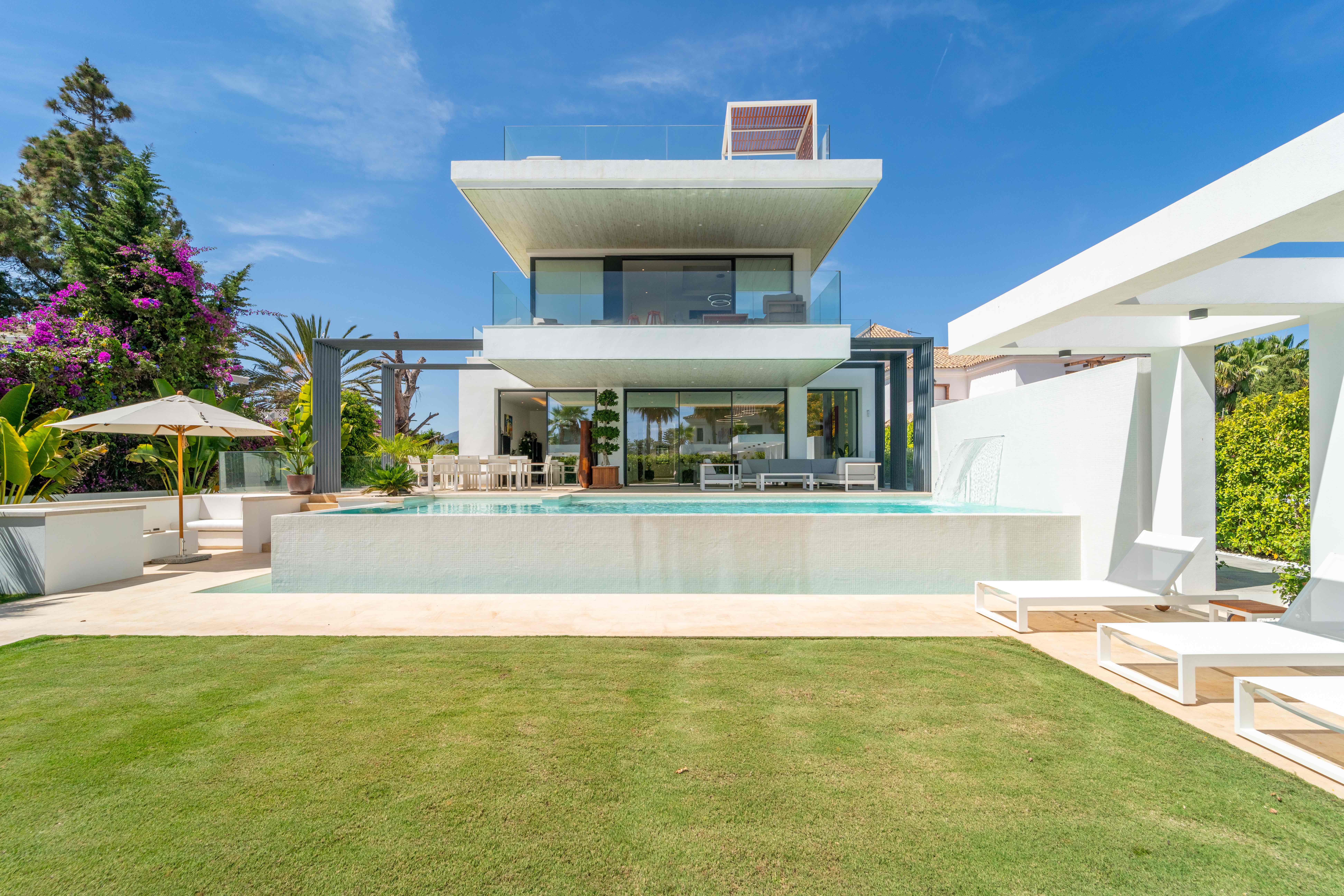 7 Bedroom Villa in Estepona - Photo 4