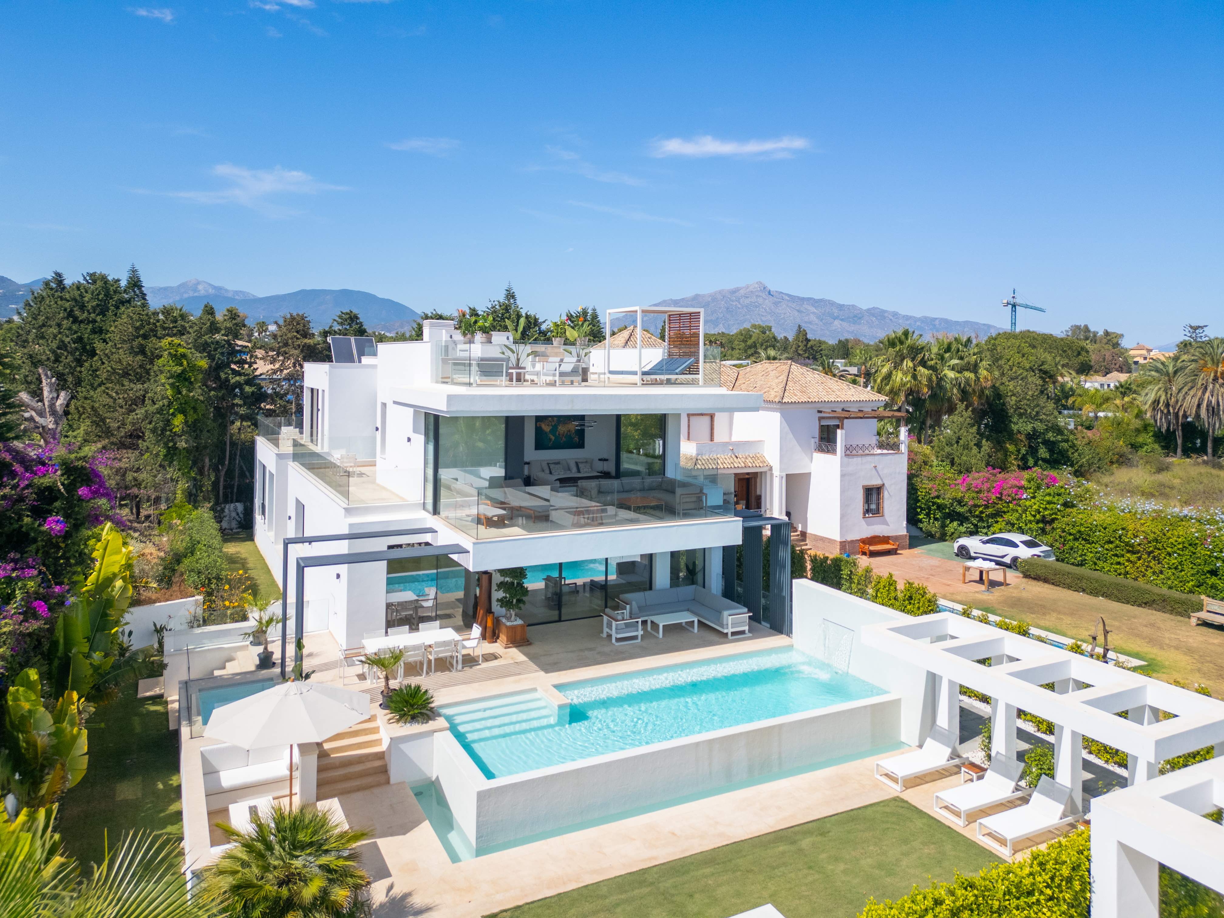 7 Bedroom Villa in Estepona - Photo 3