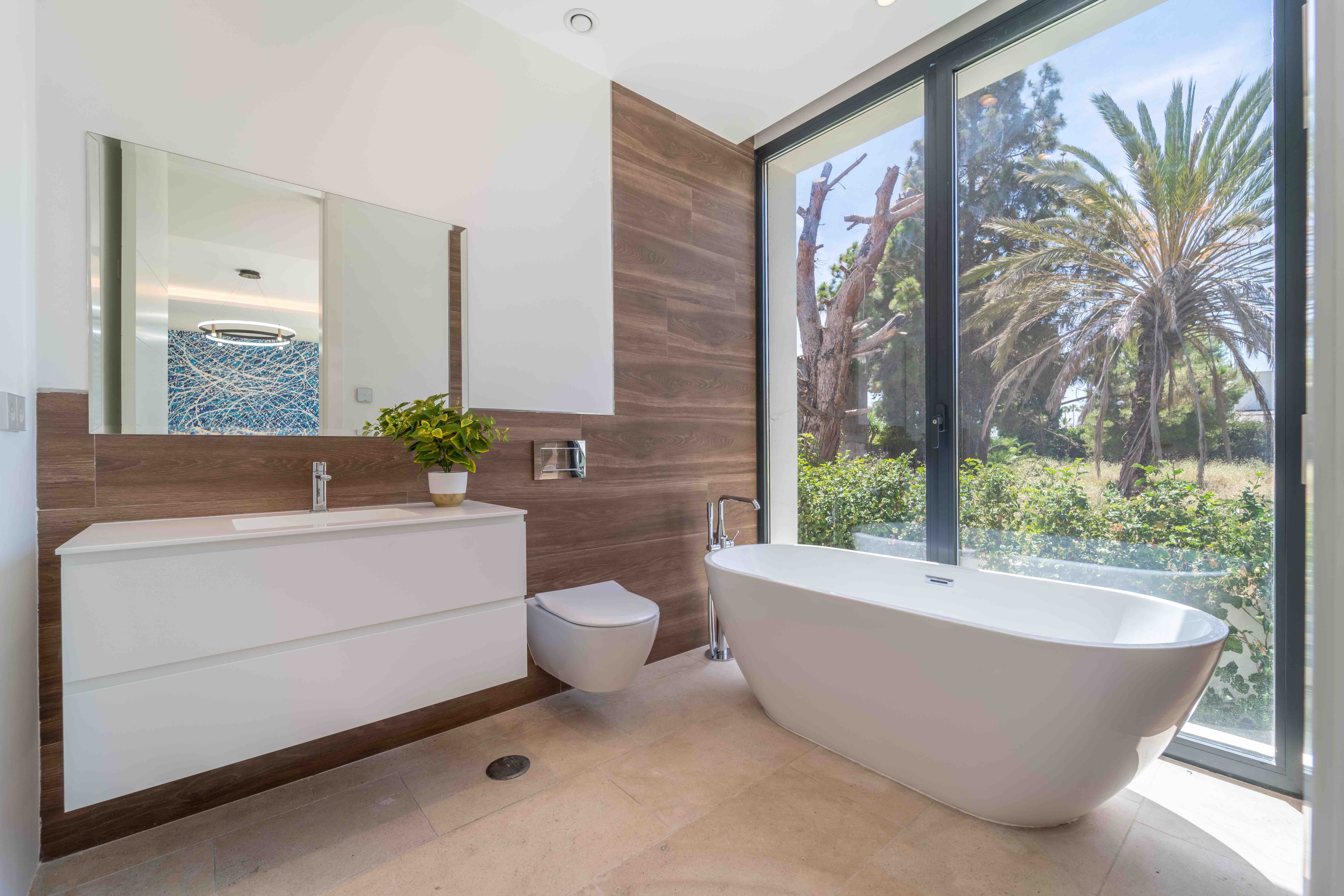 7 Bedroom Villa in Estepona - Photo 18