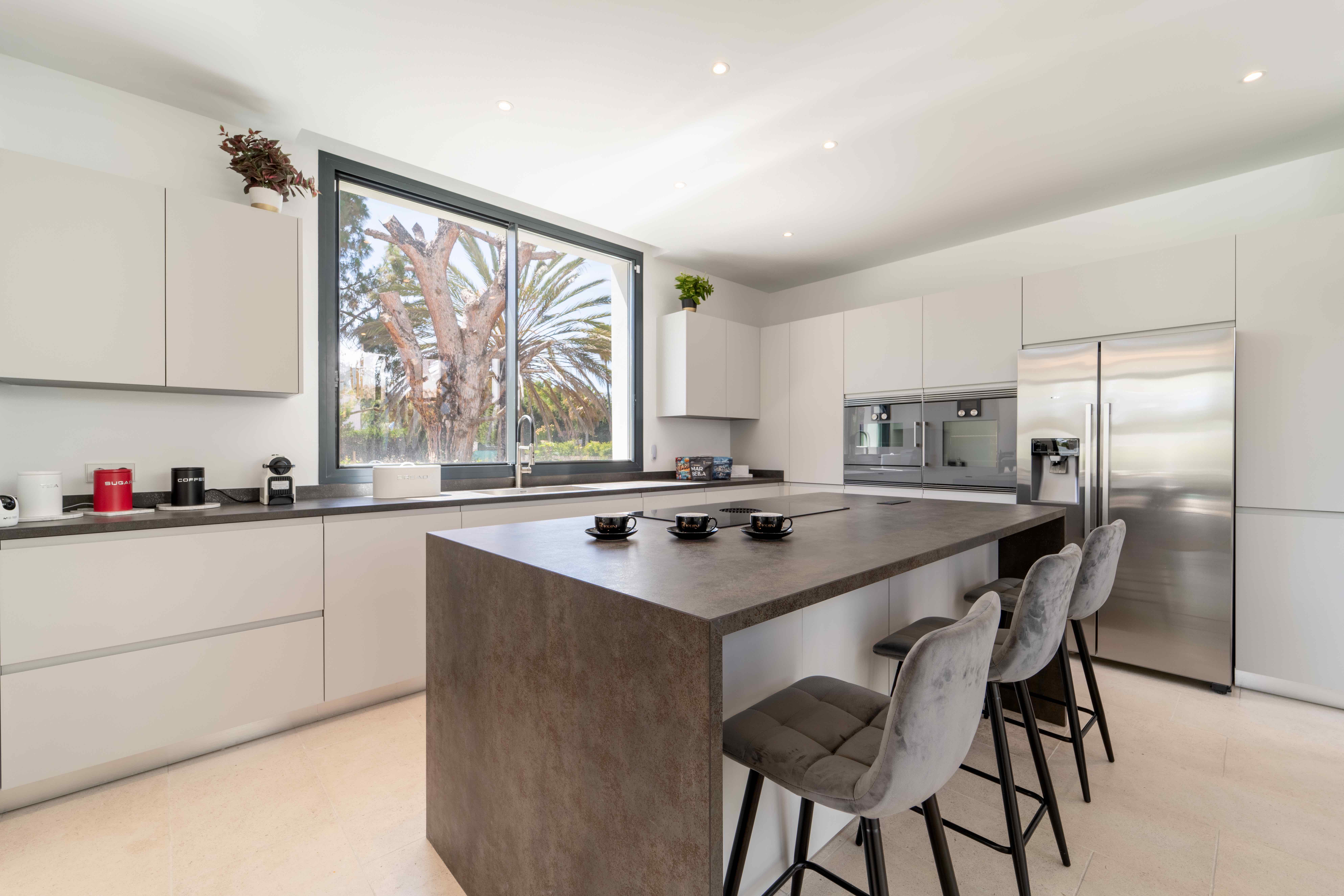 7 Bedroom Villa in Estepona - Photo 15