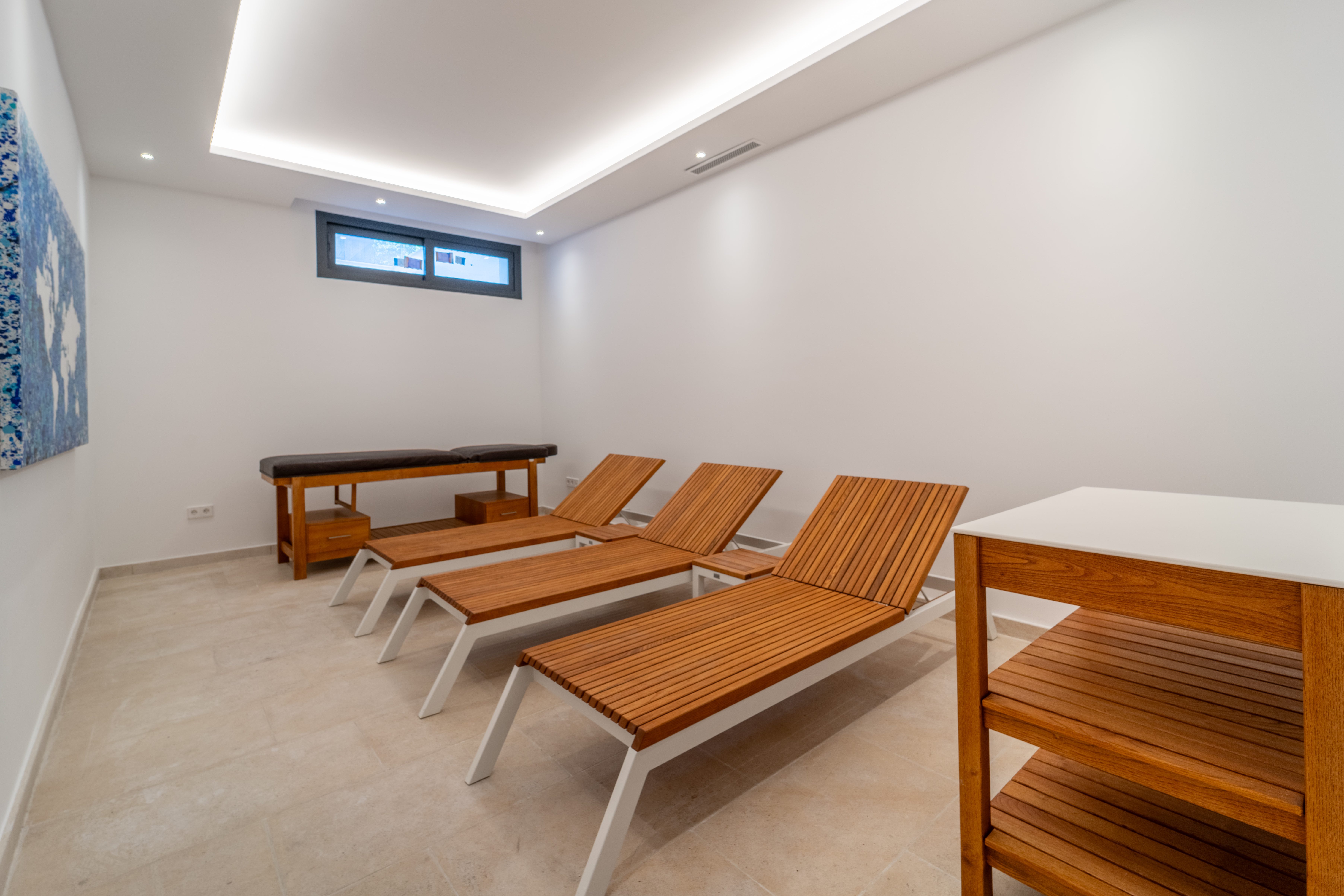 7 Bedroom Villa in Estepona - Photo 28