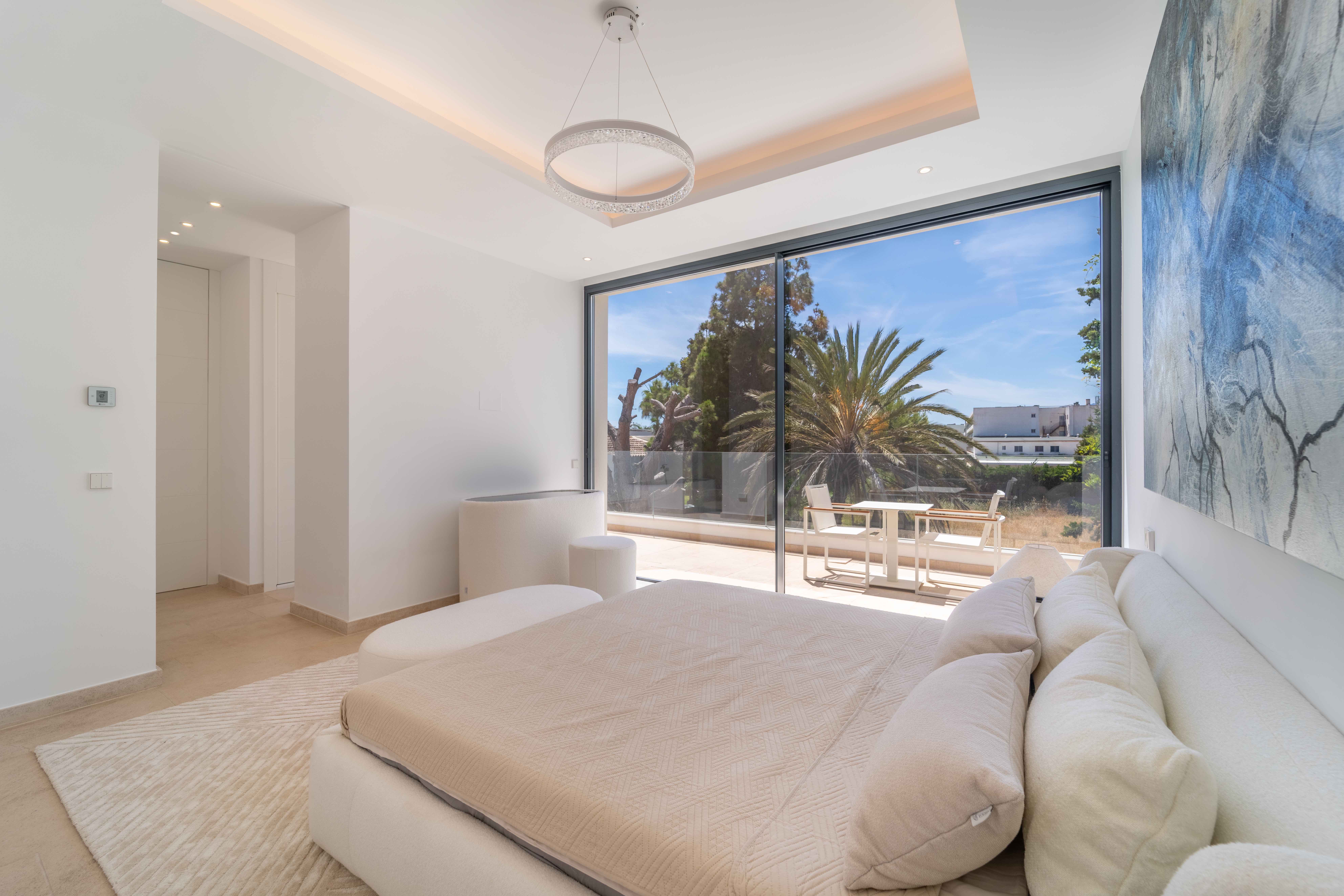 7 Bedroom Villa in Estepona - Photo 32