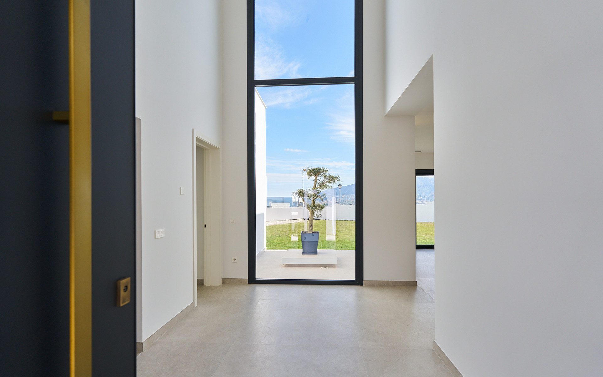 6 Bedroom Villa in Mijas - Photo 2