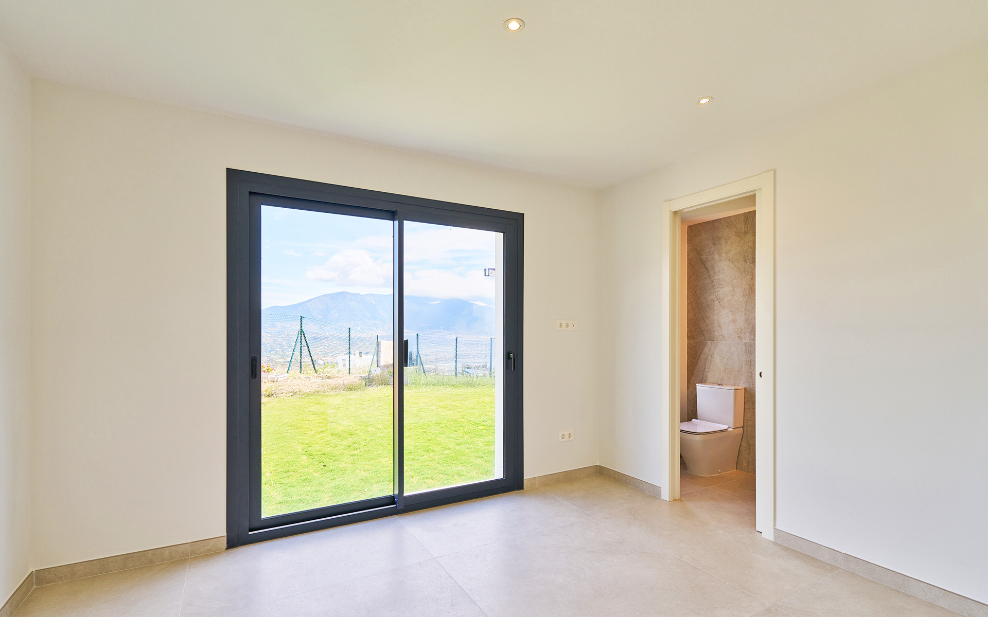 6 Bedroom Villa in Mijas - Photo 23