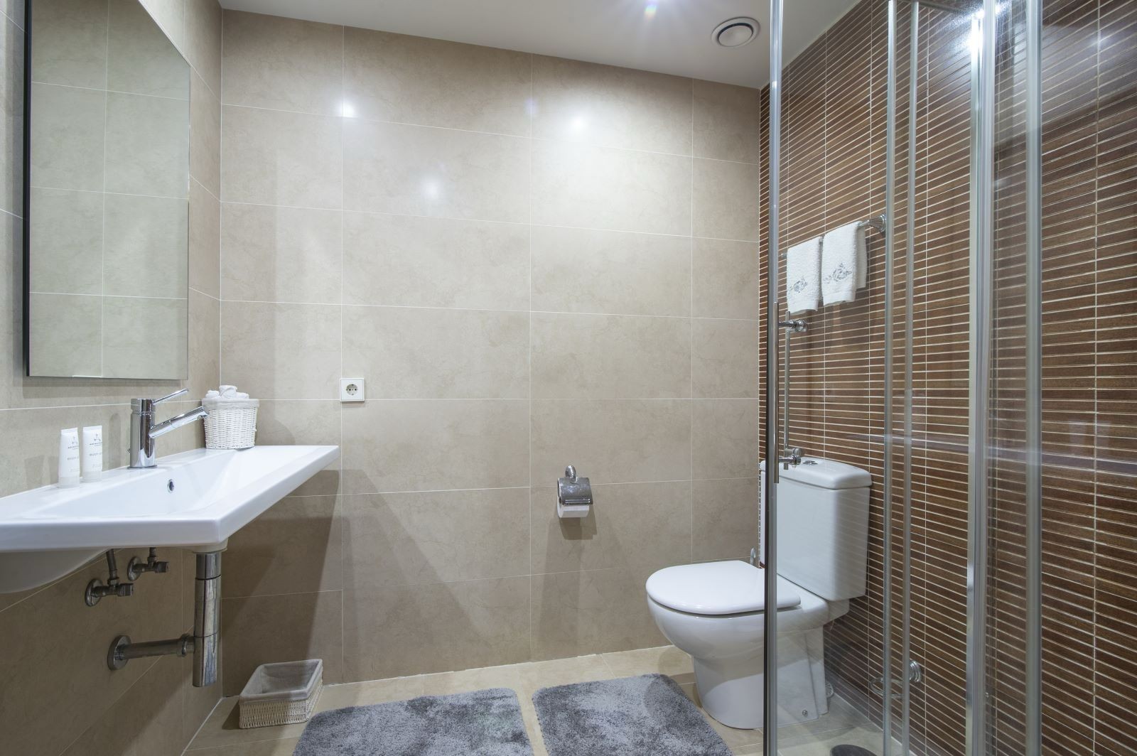 2 Bedroom Apartment in Estepona - Photo 13