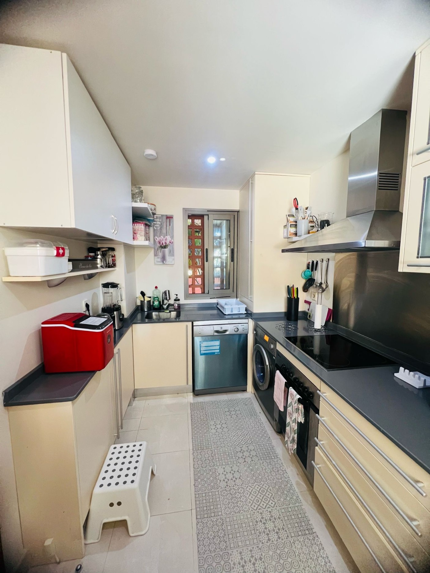 2 Bedroom Apartment in Estepona - Photo 8