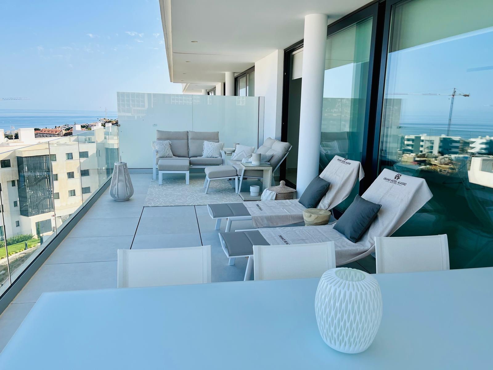 2 Bedroom Apartment in Fuengirola - Photo 3