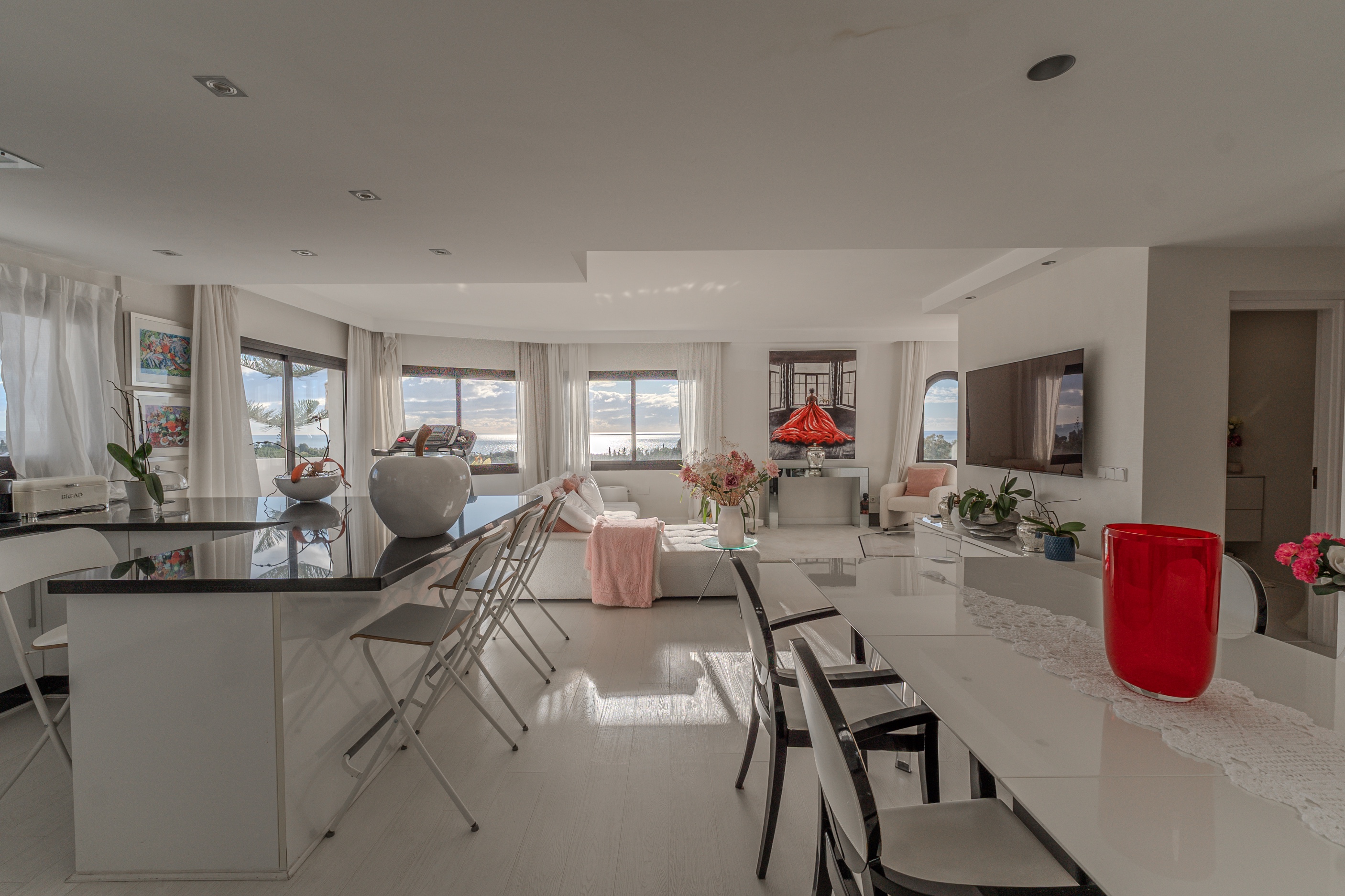 2 Bedroom Apartment in Marbella - Photo 6