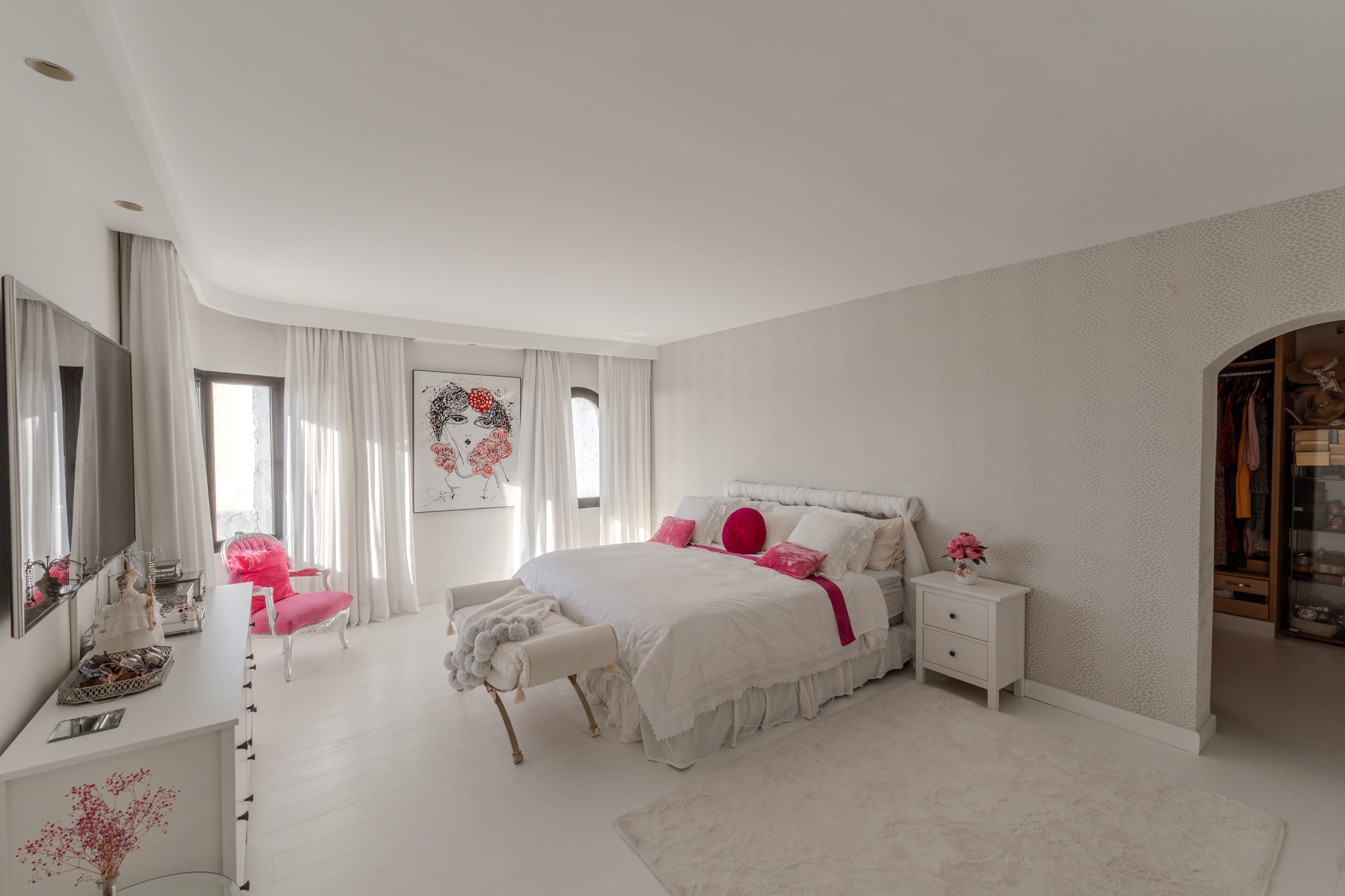 2 Bedroom Apartment in Marbella - Photo 8