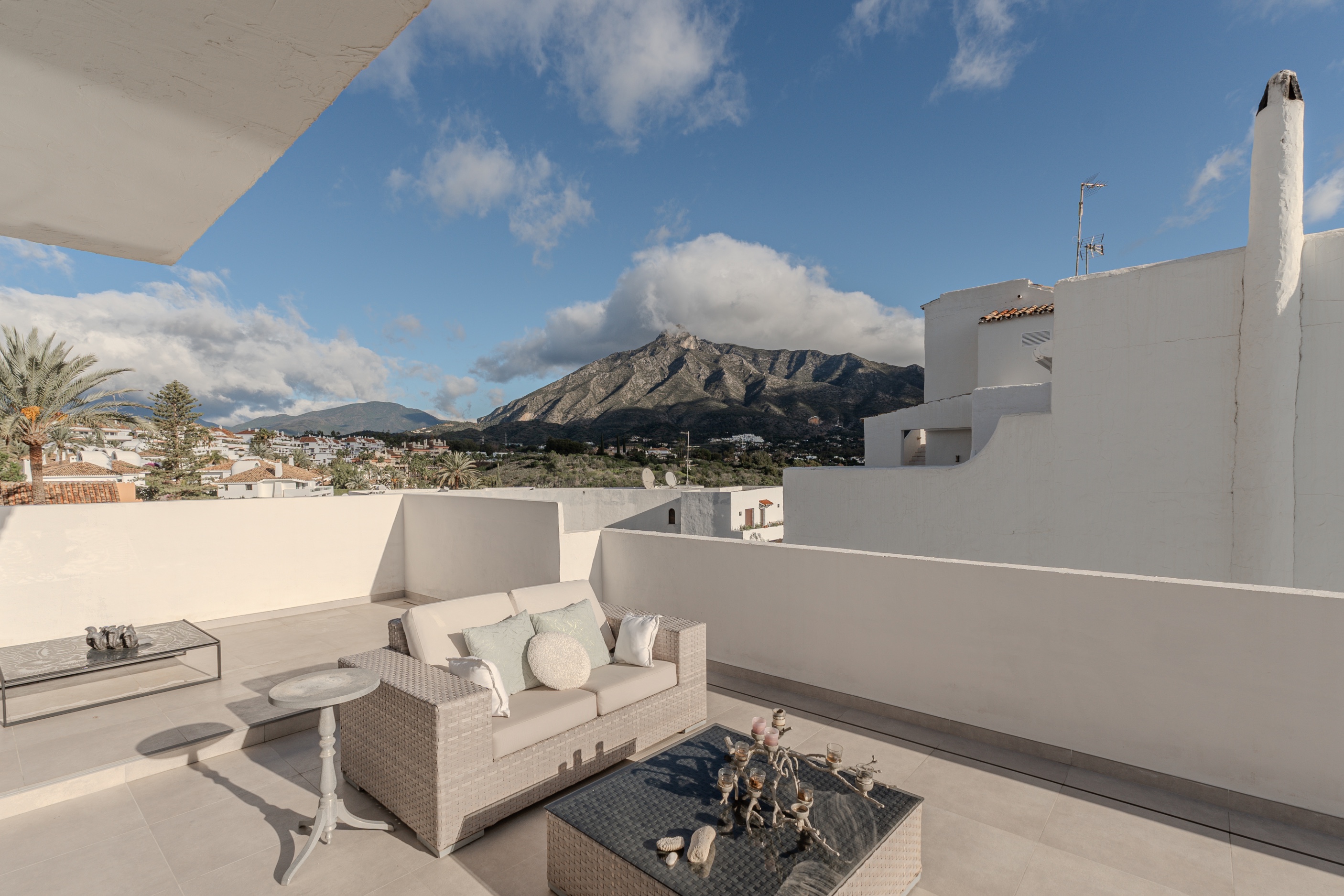 2 Bedroom Apartment in Marbella - Photo 3