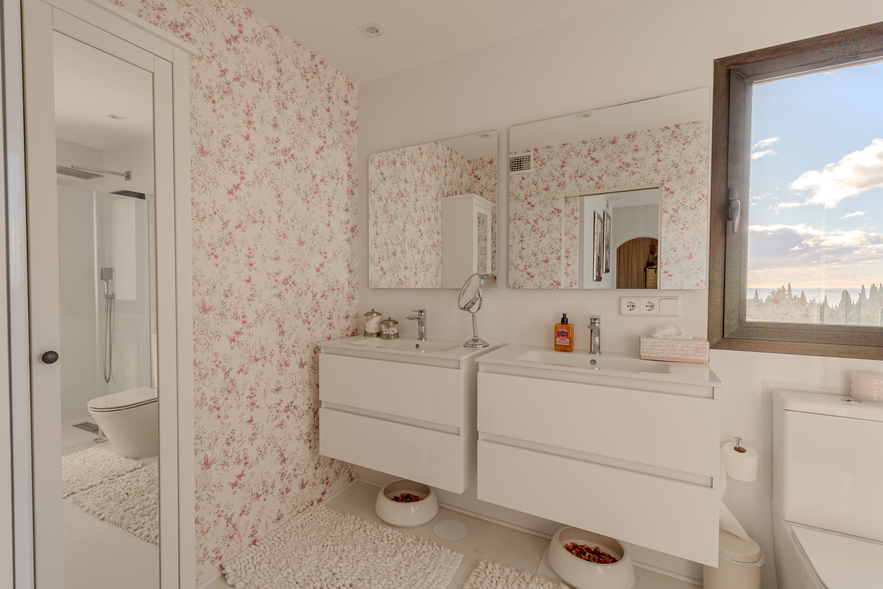 2 Bedroom Apartment in Marbella - Photo 11