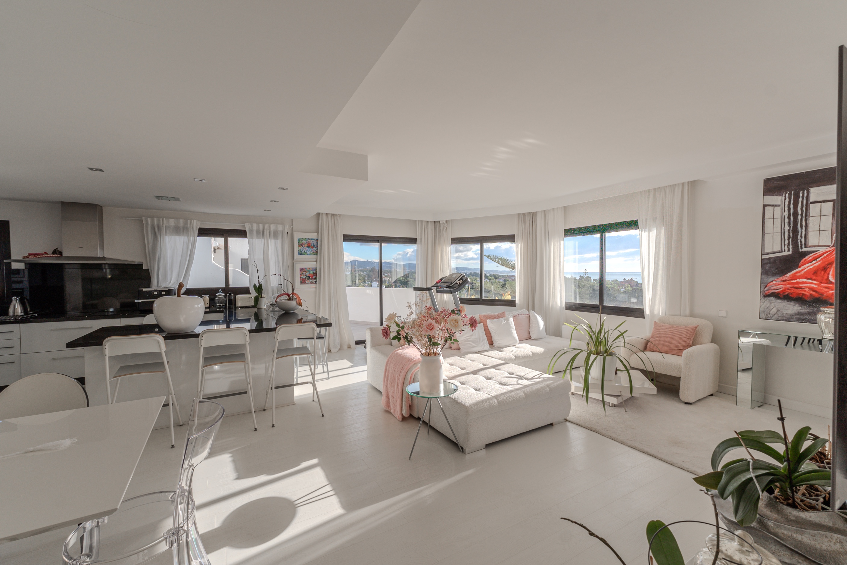 2 Bedroom Apartment in Marbella - Photo 4
